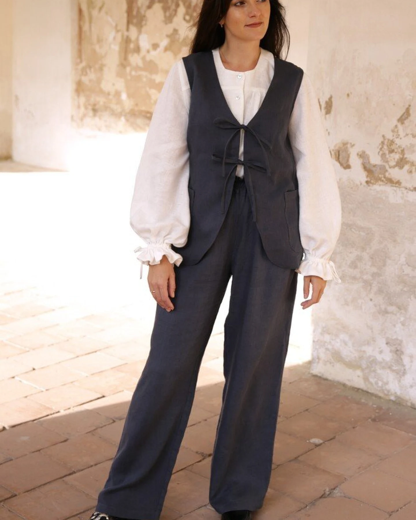 Amber Linen Damen vegan Weste Charlotte Charcoal Grey – Ansicht 2