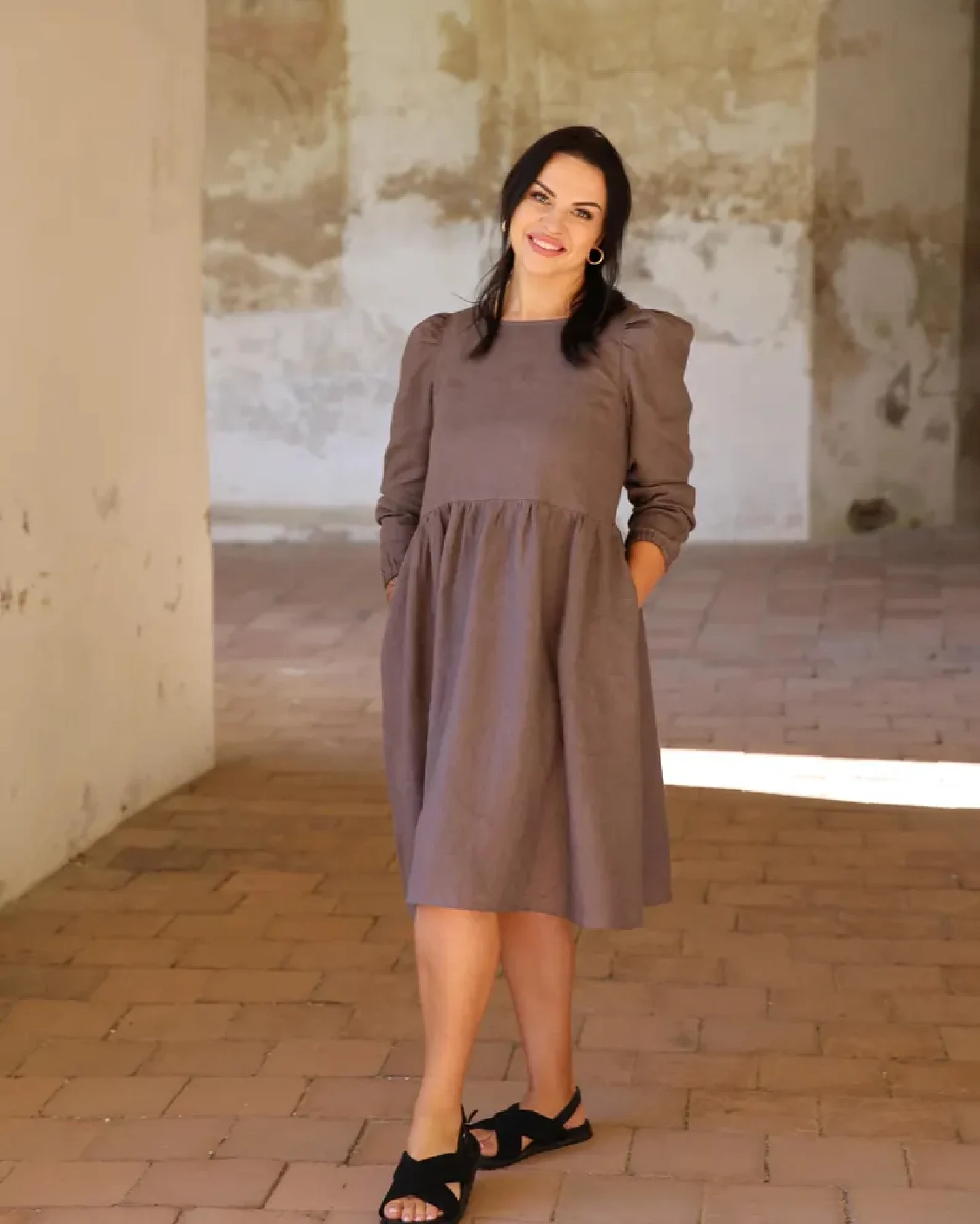 Amber Linen Damen vegan Kleid Sarah Taupe Braun – Ansicht 2