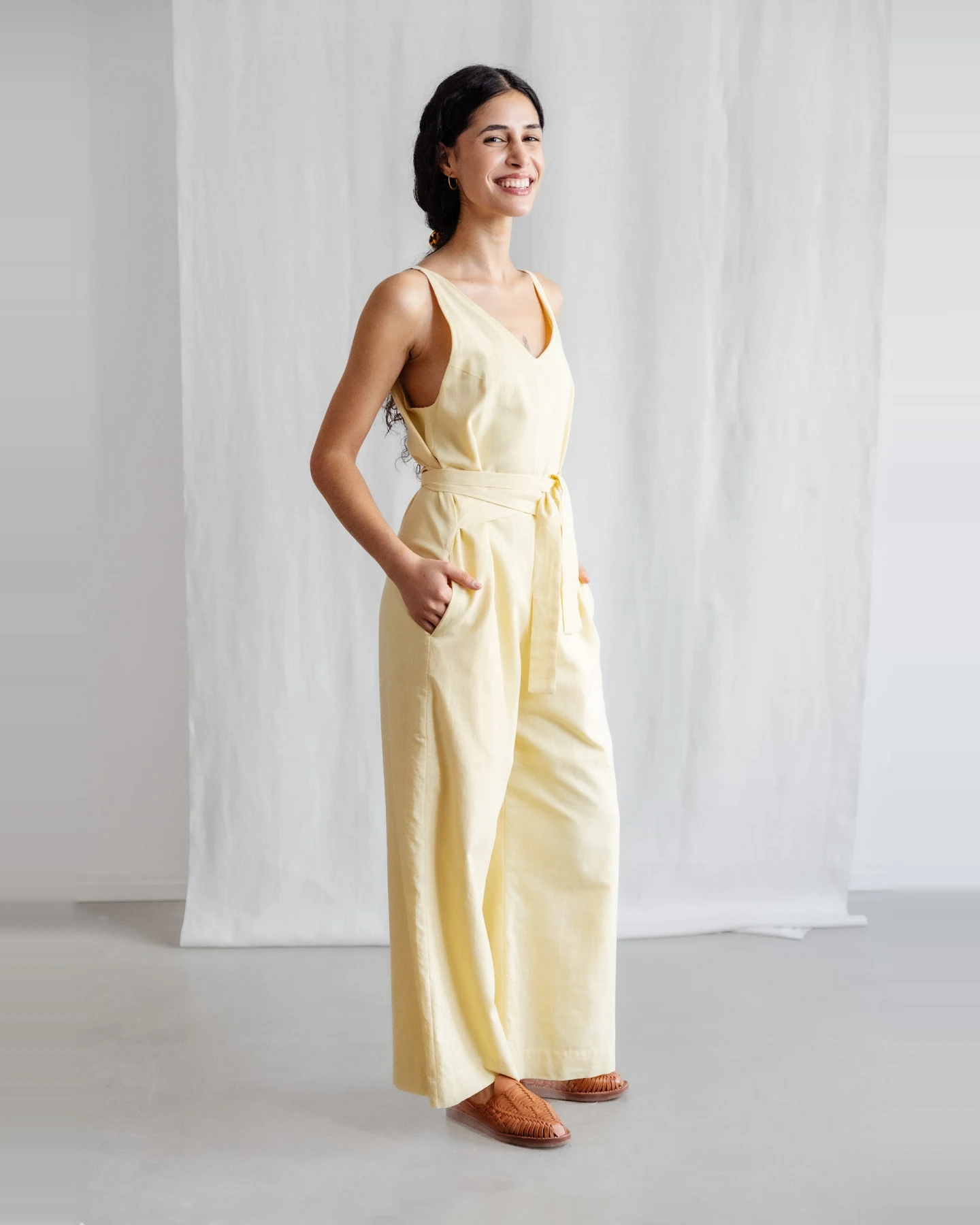 Jyoti - Fair Works Damen vegan Jumpsuit Parvi Zitronengelb – Ansicht 2