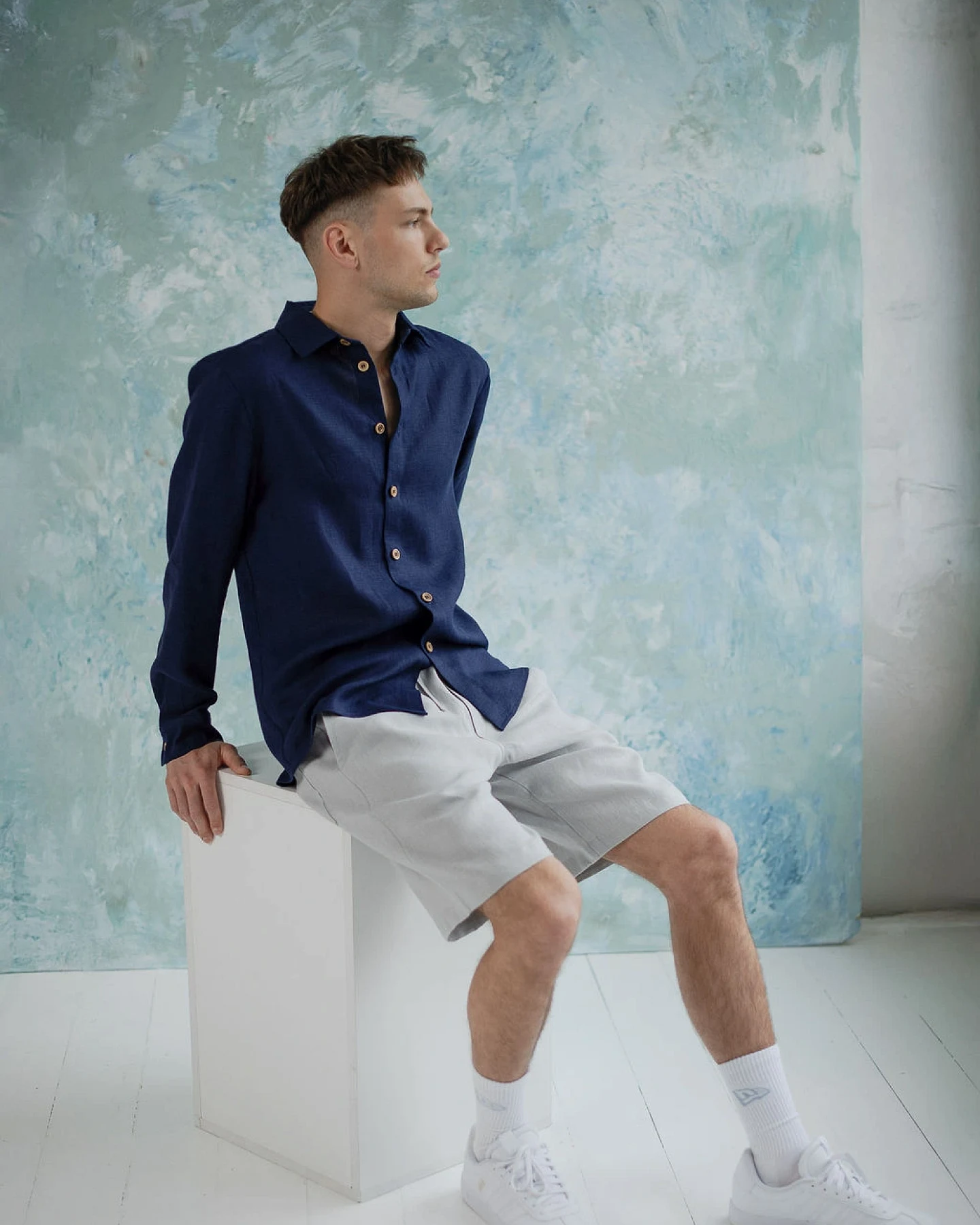 Amber Linen Herren vegan Hemd Havanna Marineblau – Ansicht 2