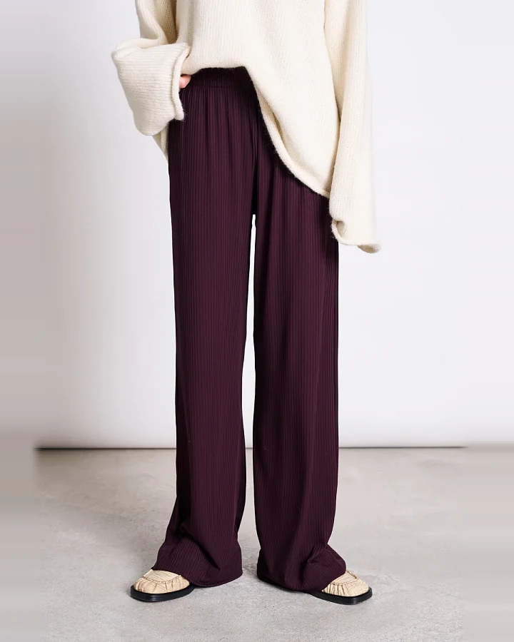 JAN 'N JUNE Damen vegan Hose Rippe Smilla Cherry Lacquer