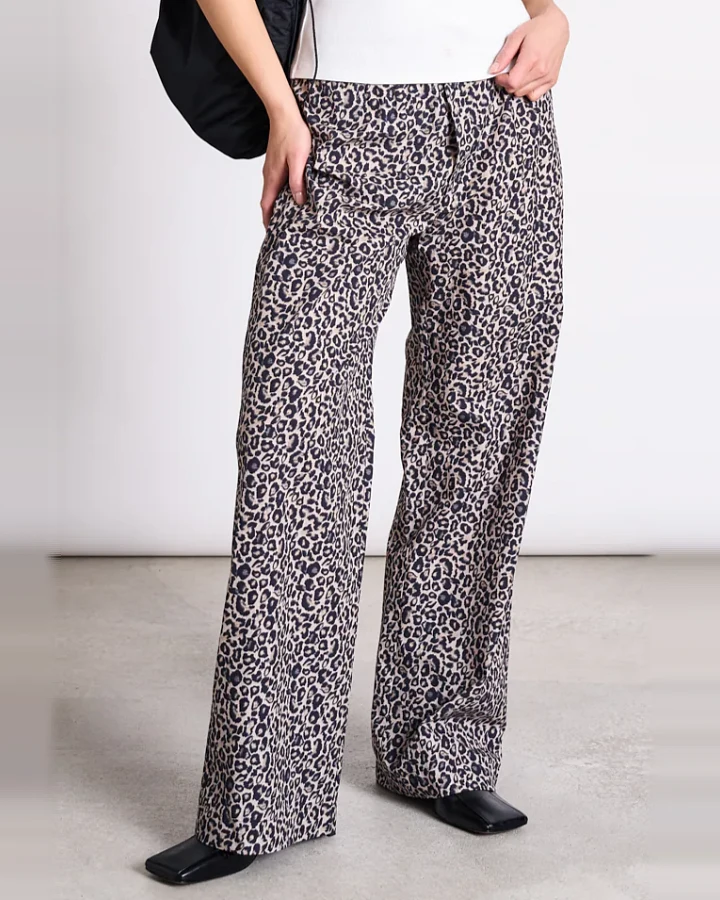 JAN 'N JUNE Damen vegan Hose Soby Leo Print