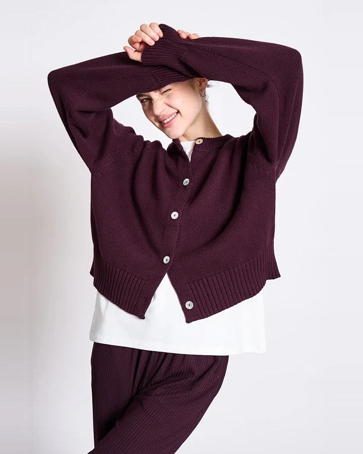 JAN 'N JUNE Damen vegan Strickjacke Relaxed Crewneck Sivia Cherry Lacquer