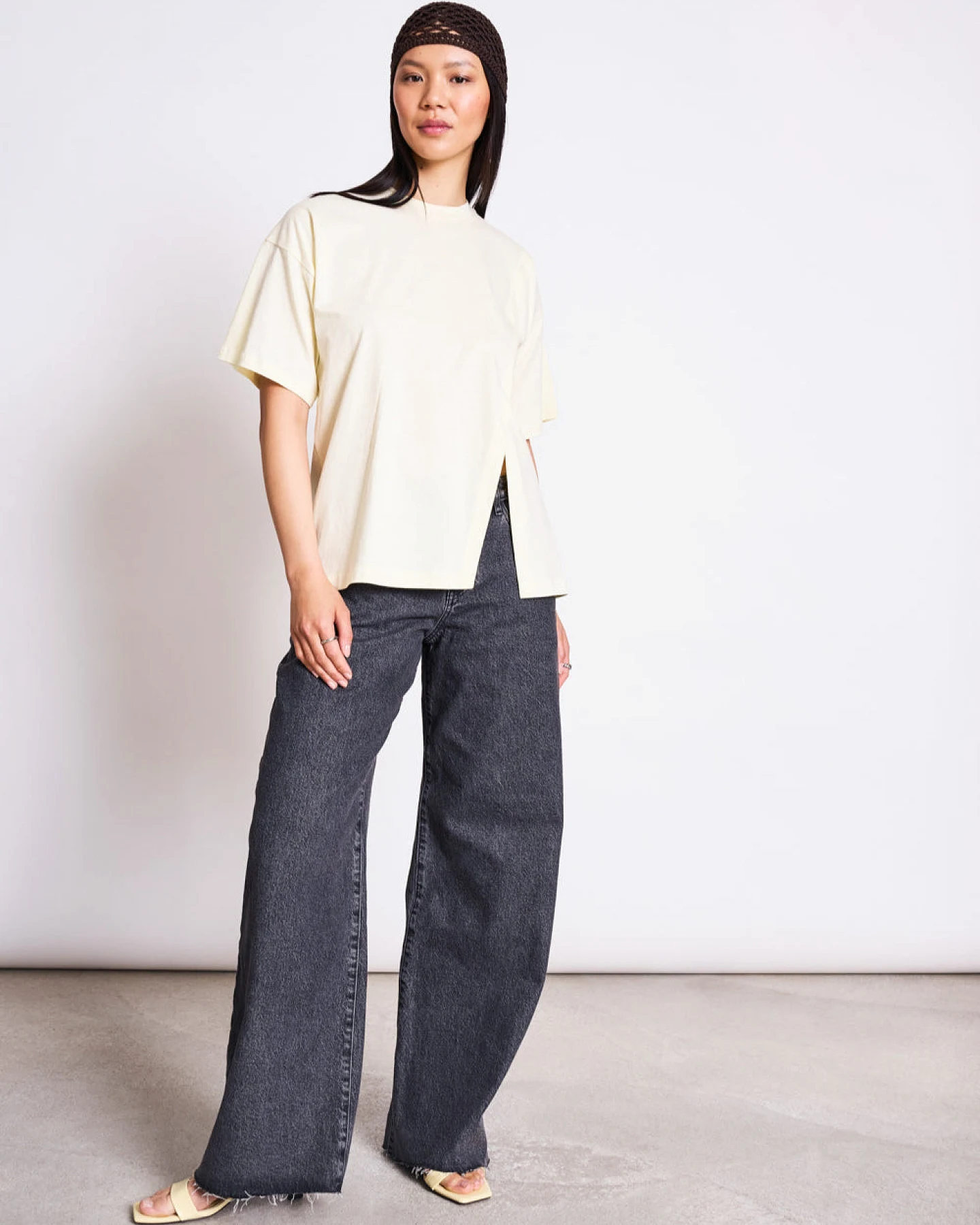 JAN 'N JUNE Damen vegan T-Shirt Nadil Geschlitzt Gelb – Ansicht 2