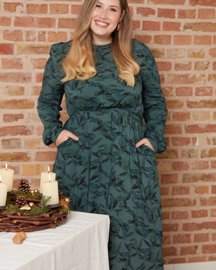 WiDDA Damen vegan Kleid Garbo Grün Blätter Muster Petrol