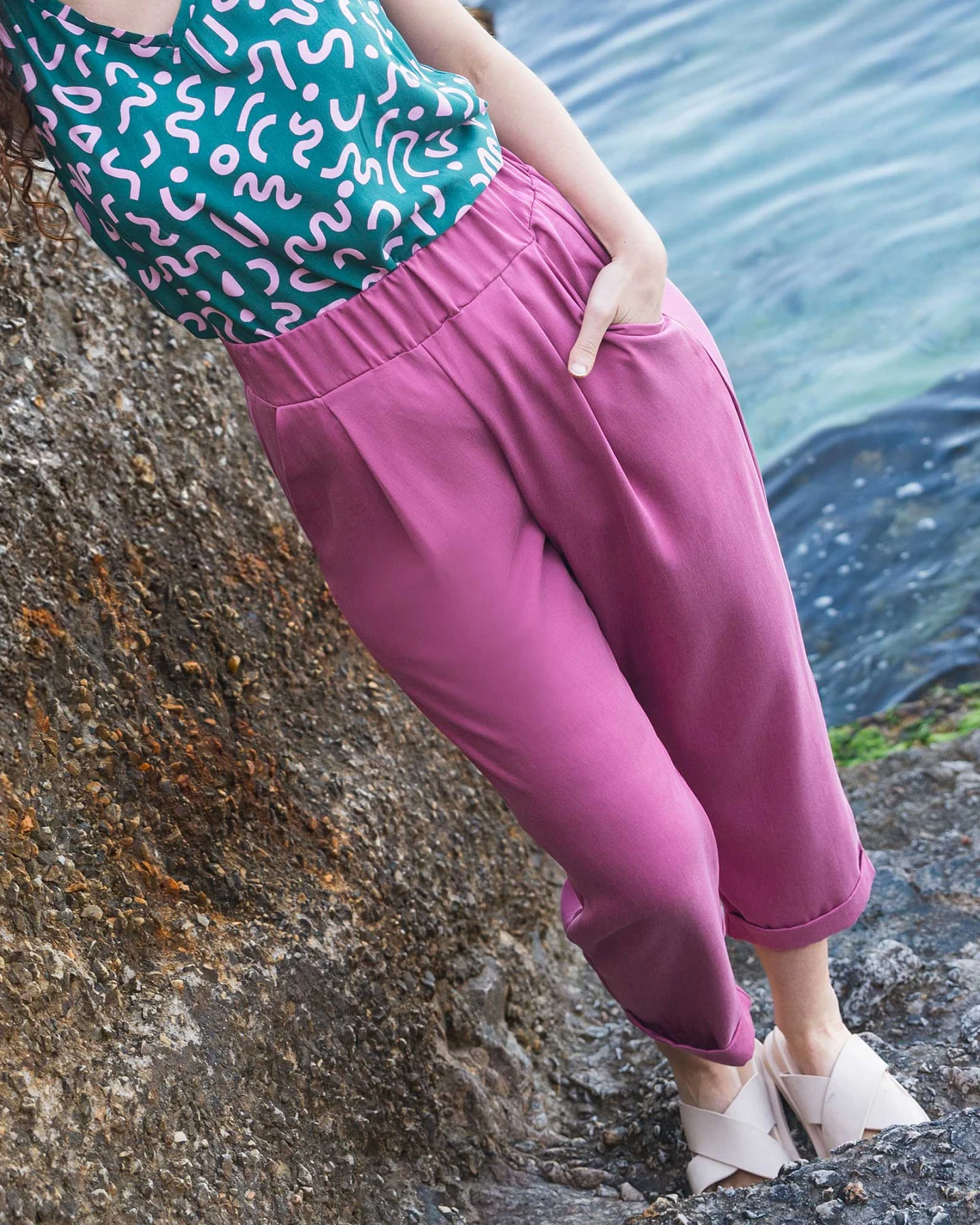 Widda Damen vegan Hose Plissee Jupp Rosa – Ansicht 2