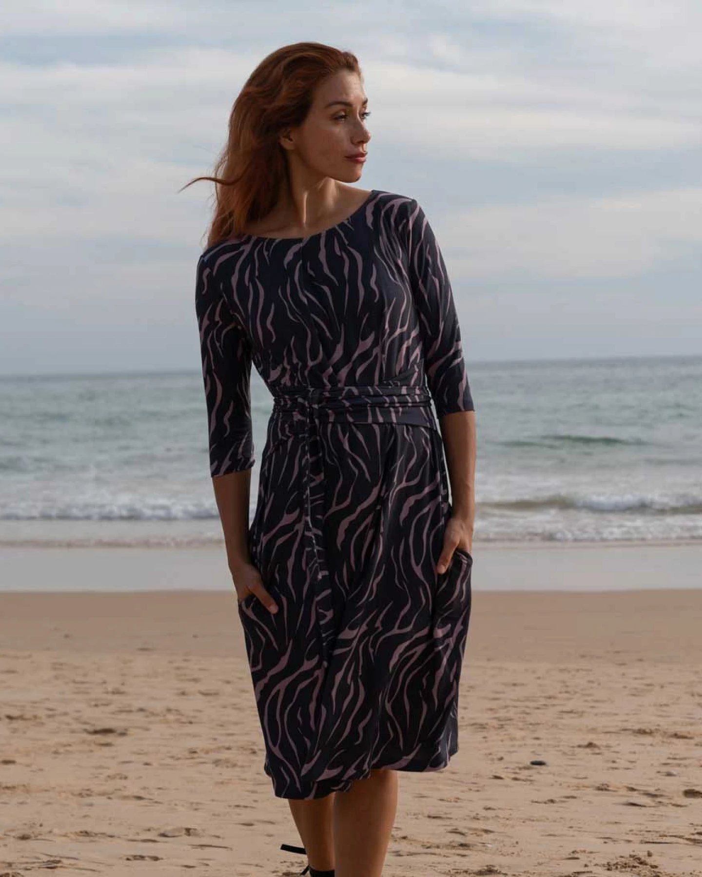 Widda Damen vegan Wickelkleid Kimori Dunkelblau/Grau – Ansicht 2