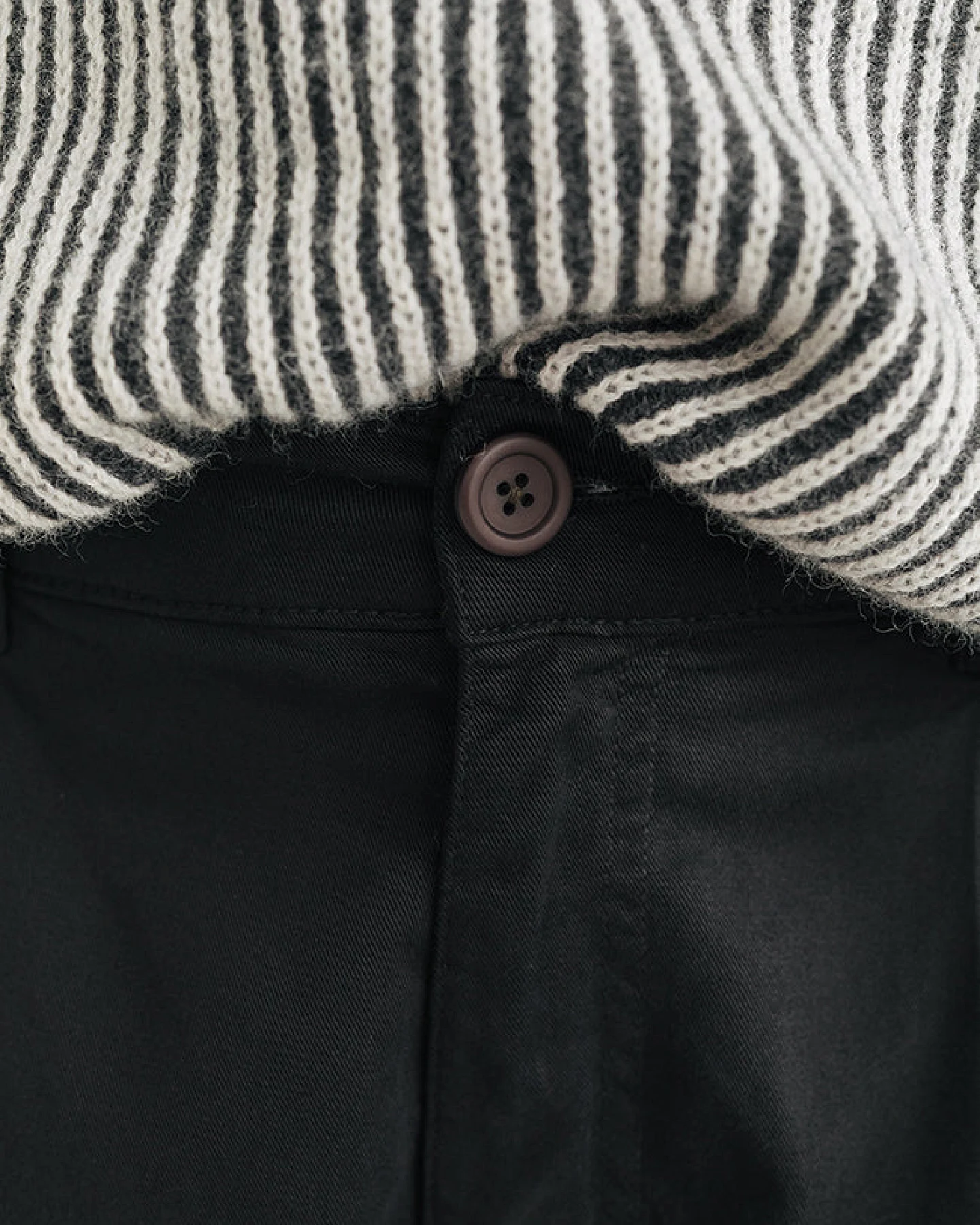 TWOTHIRDS Herren vegan Chino-Hose Koserow Schwarz – Ansicht 2