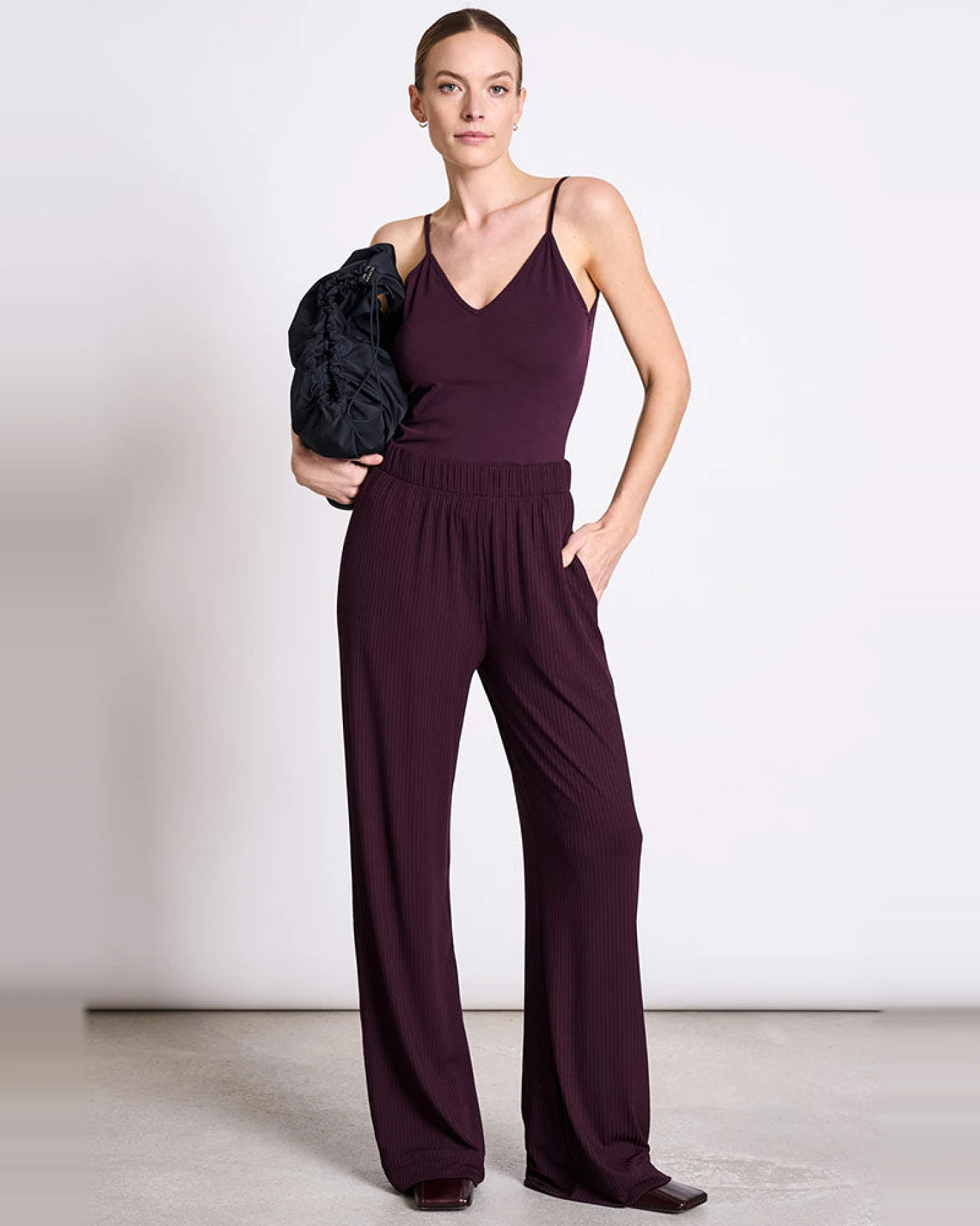 JAN 'N JUNE Damen vegan Hose Smilla Cherry Lacquer – Ansicht 2