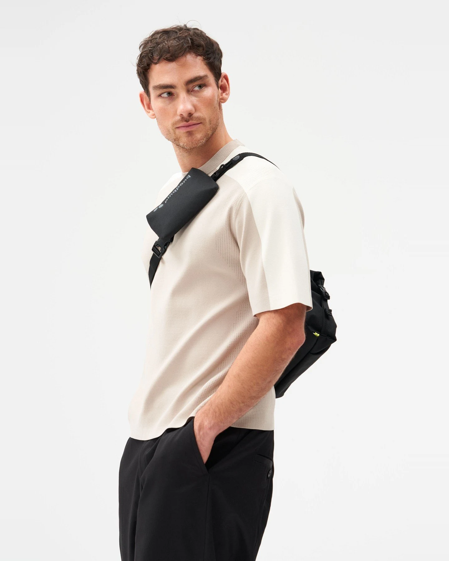 Bauchtasche Aksel Solid Rooted Black – Ansicht 3