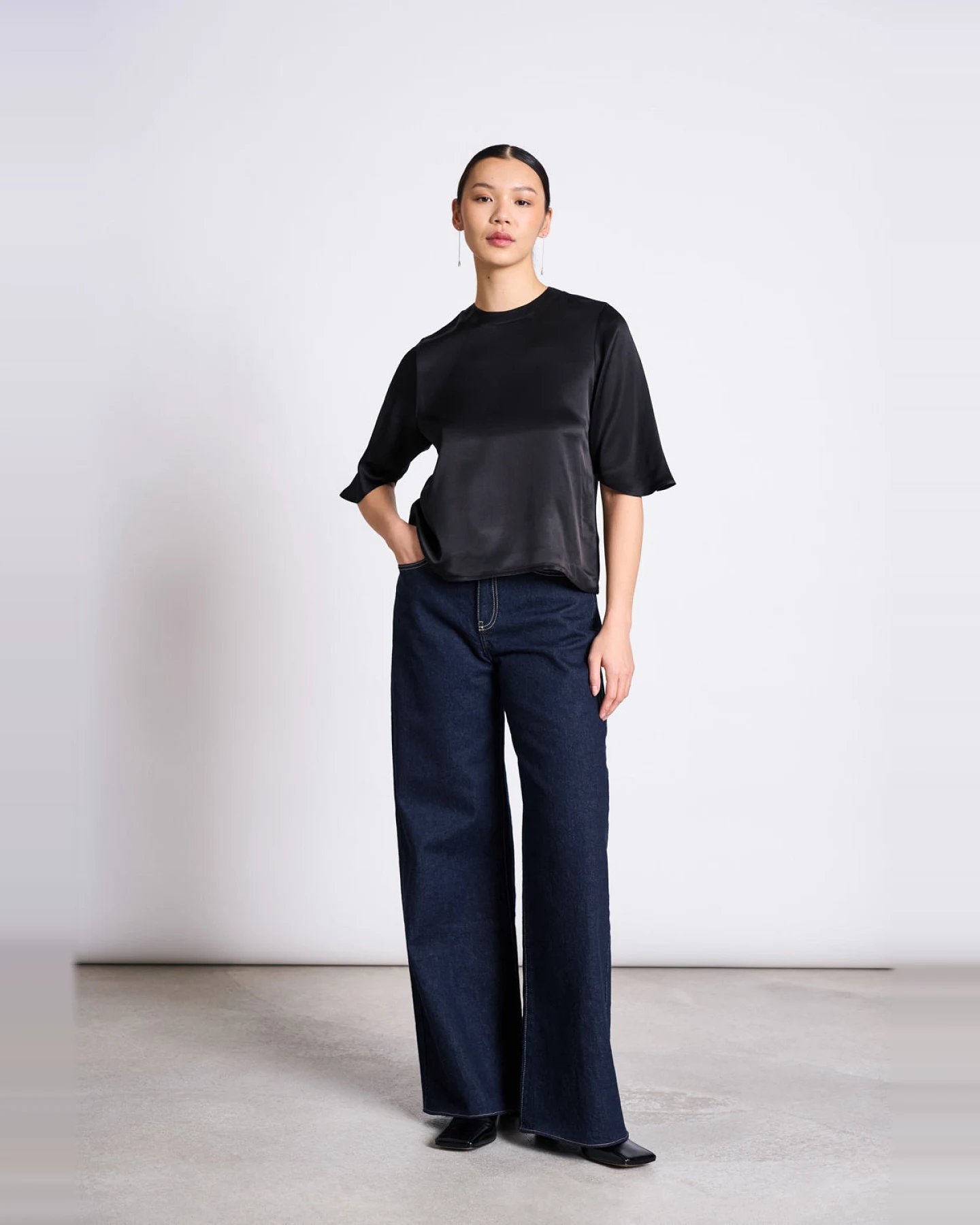 JAN 'N JUNE Damen vegan Jeans Weites Bein Tacna Dunkelblau – Ansicht 2