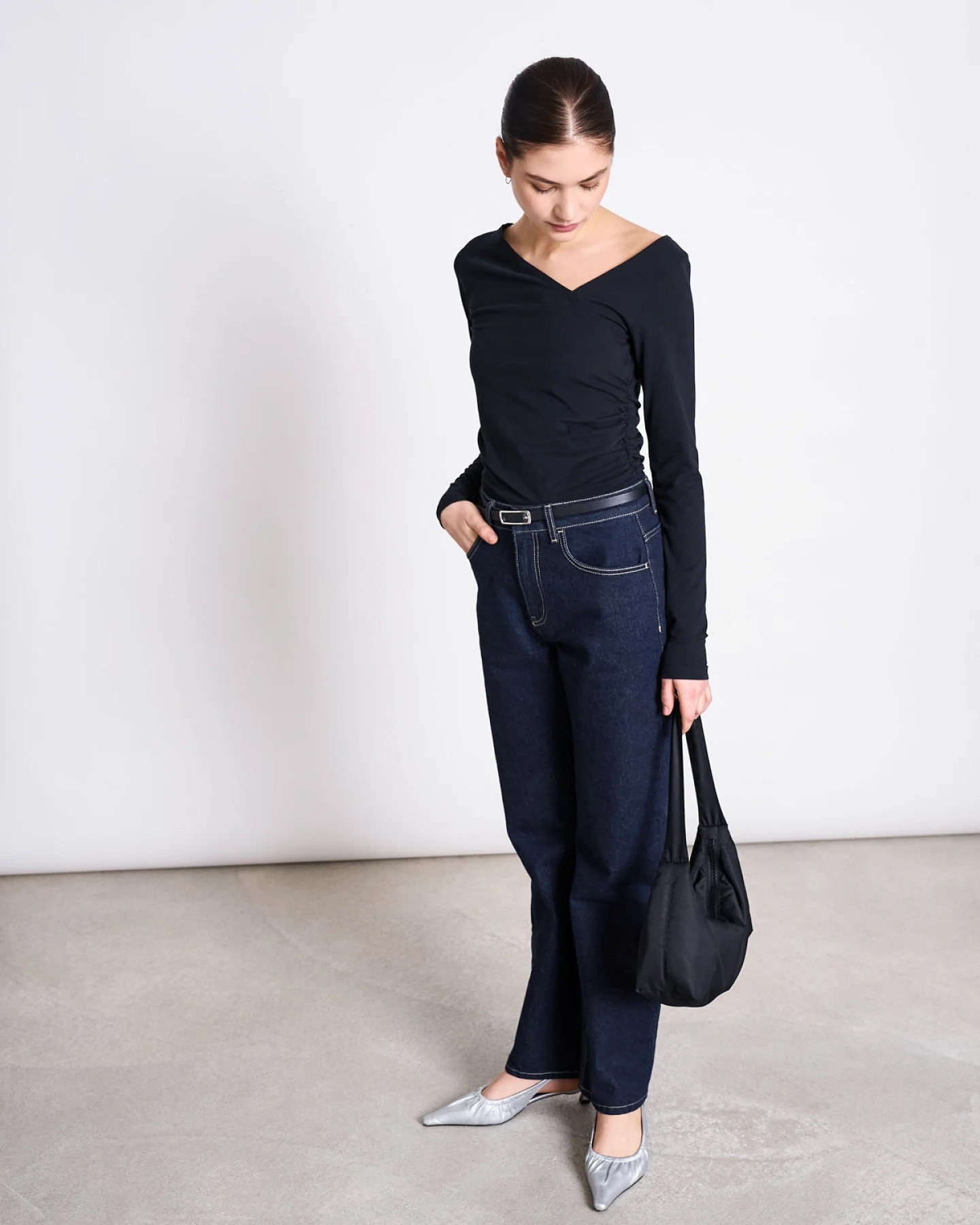JAN 'N JUNE Damen vegan Longsleeve Asymmetrical Casma Schwarz – Ansicht 2