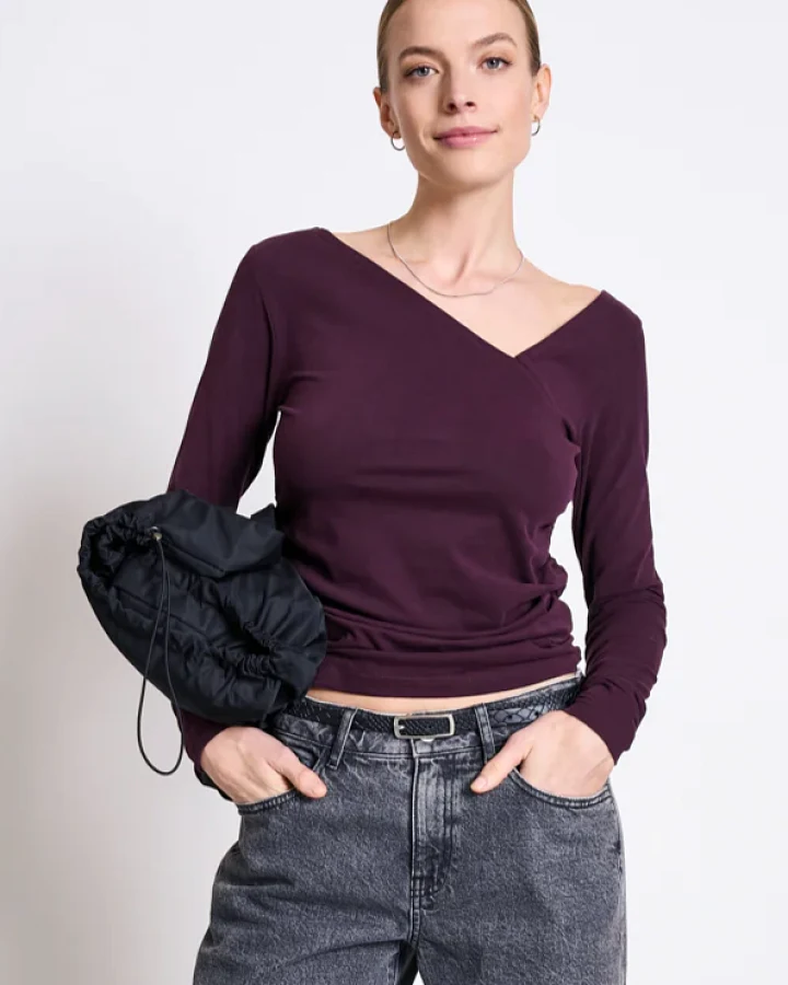 JAN 'N JUNE Damen vegan Longsleeve Asymmetrisch Casma Kirsche Lack