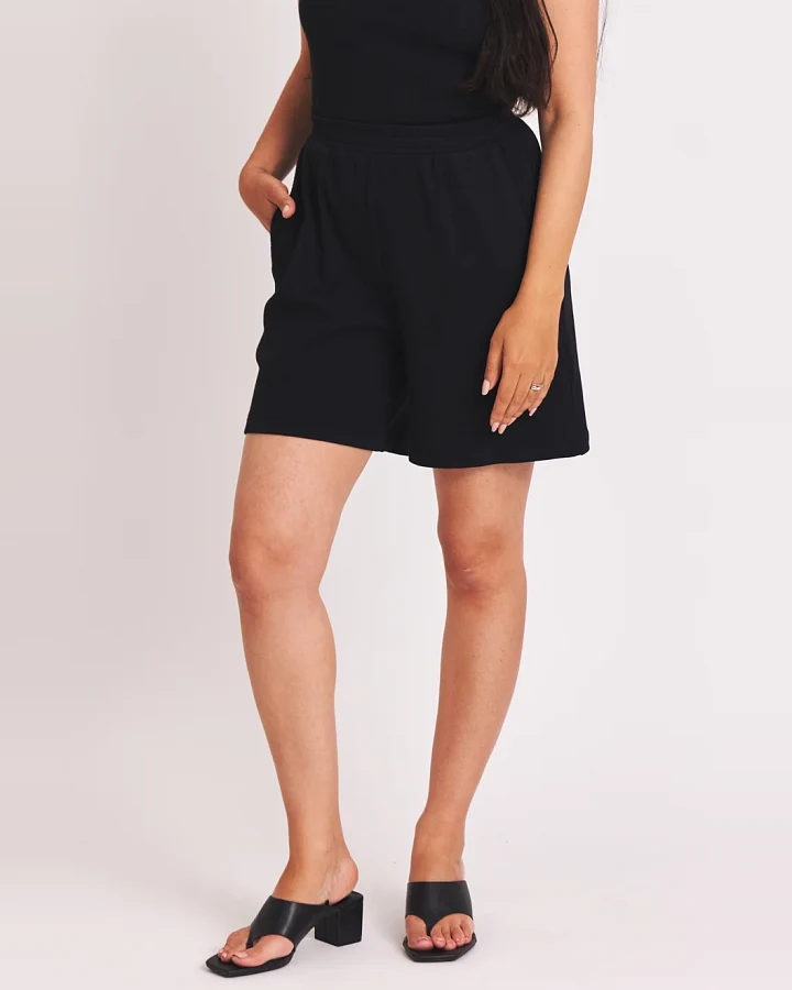Baìge the Label Damen vegan Shorts Betti Schwarz