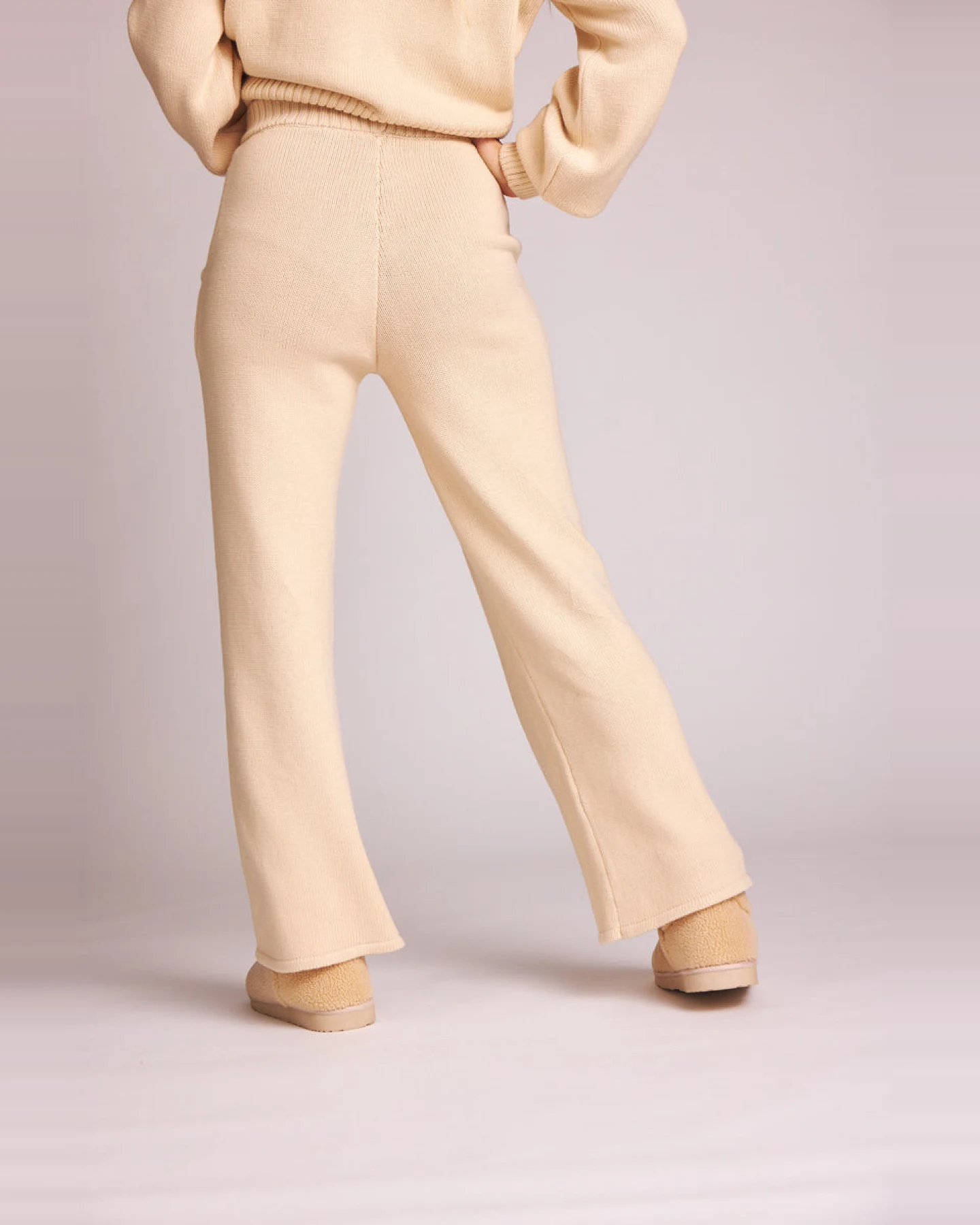 Baìge the Label Damen vegan Strickhose Charlie Hellbeige – Ansicht 2