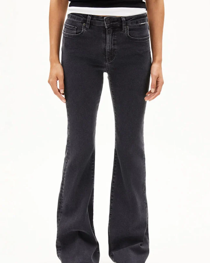 ARMEDANGELS Damen vegan Jeans Flared Anamaa Schwarz Gewaschen