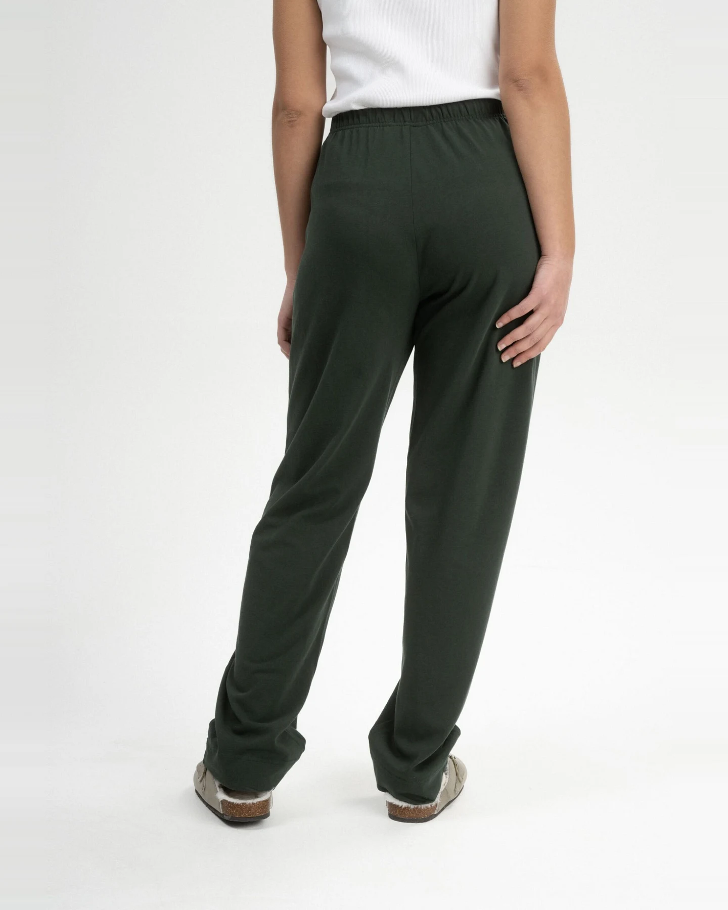 MELA Damen vegan Loungehose Kirani Dunkelgrün – Ansicht 2