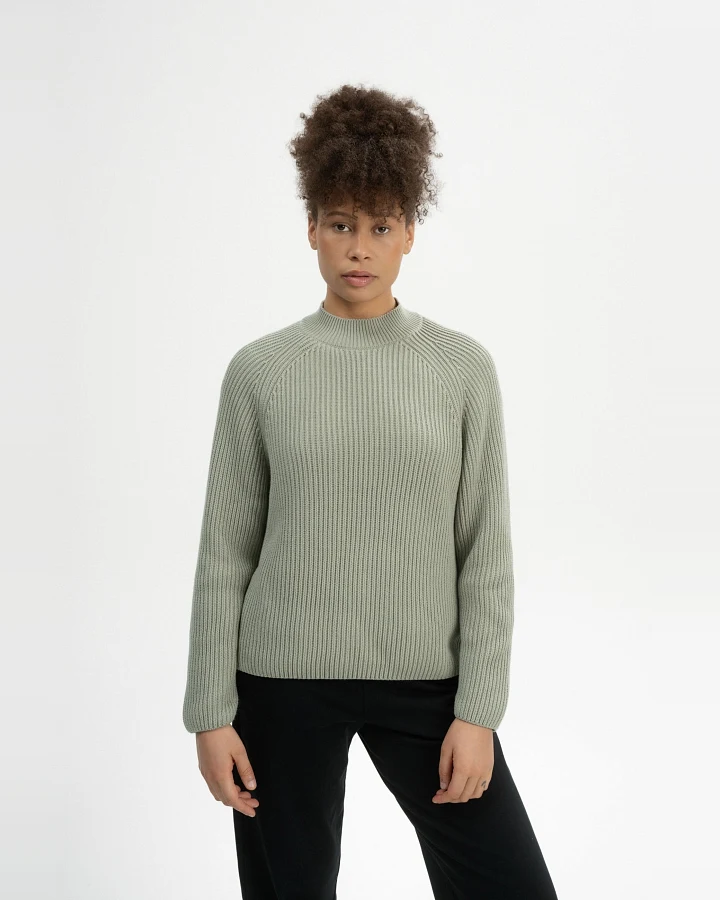 MELA Damen vegan Strickpullover Rippe Stehkragen Analah Grün Lehm