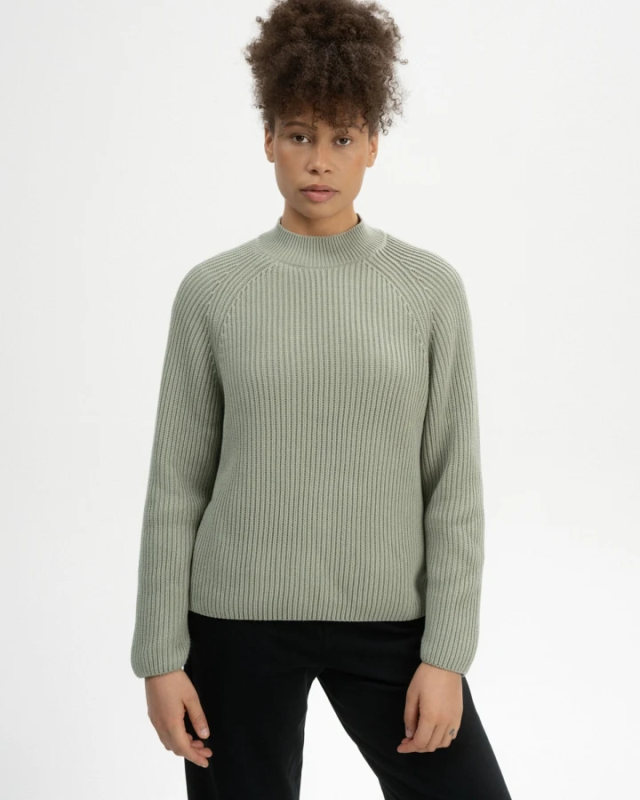 MELA Damen vegan Strickpullover Rippe Stehkragen Analah Grün Lehm