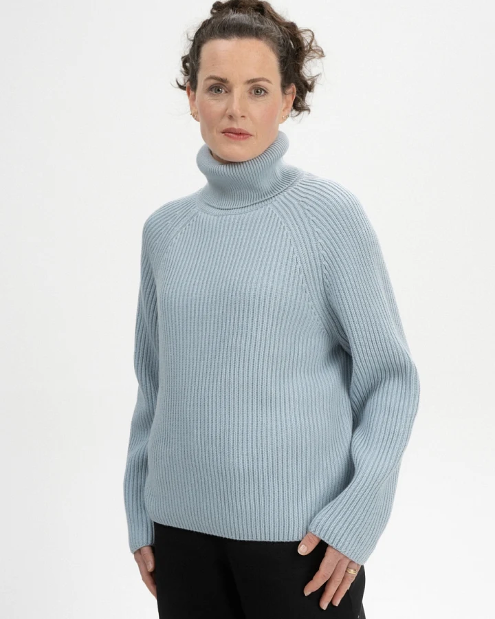 MELA Damen vegan Strickpullover Rippen-Rollkragen Chirha Cloudy Blue
