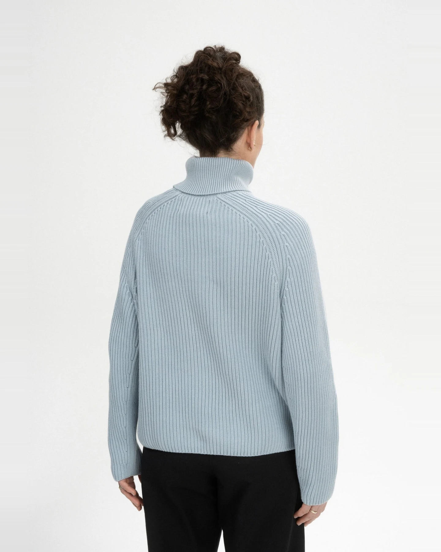 MELA Damen vegan Strickpullover Rippen-Rollkragen Chirha Cloudy Blue – Ansicht 2