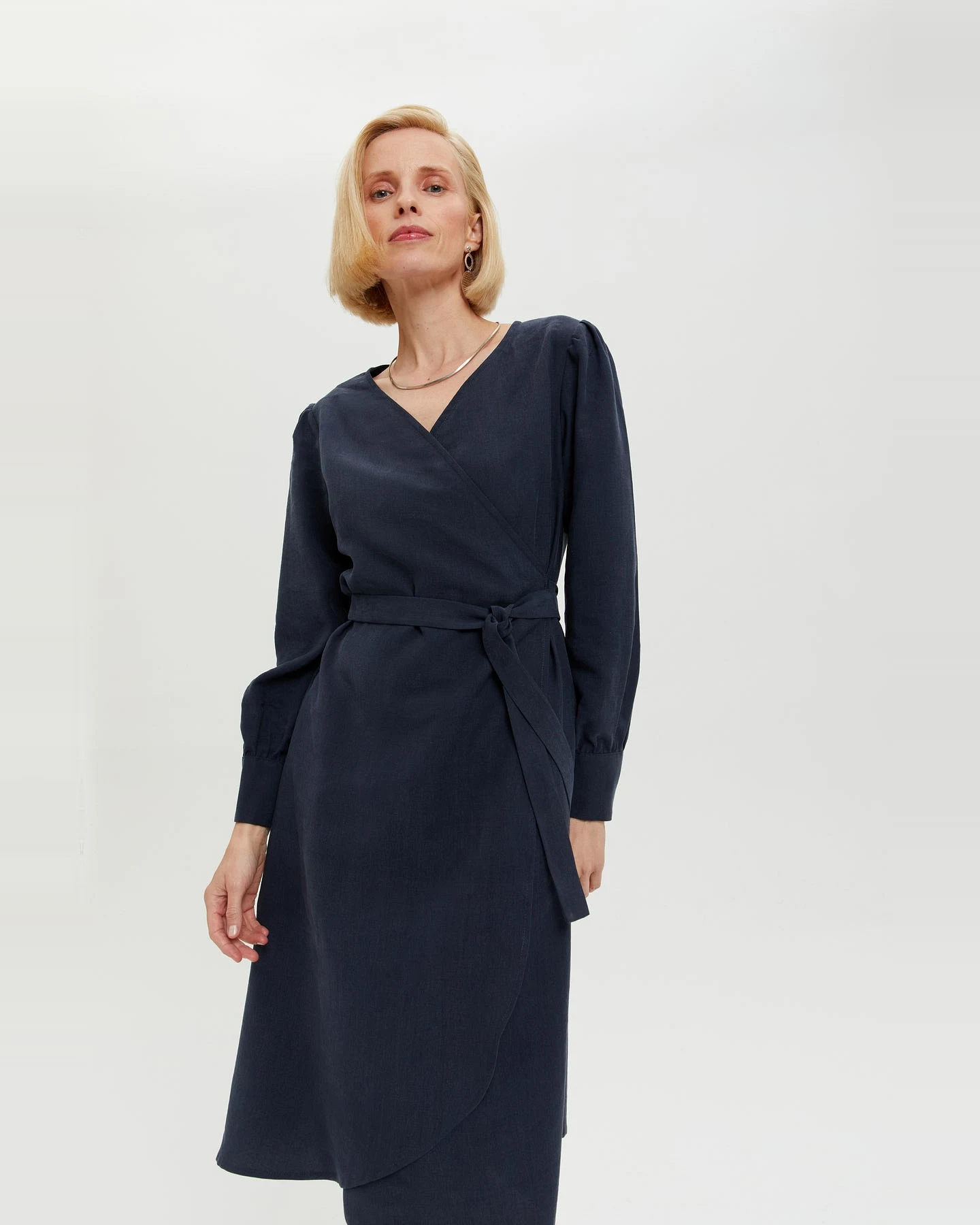 AYANI Damen vegan Wickelkleid Sophie Dunkelblau – Ansicht 2