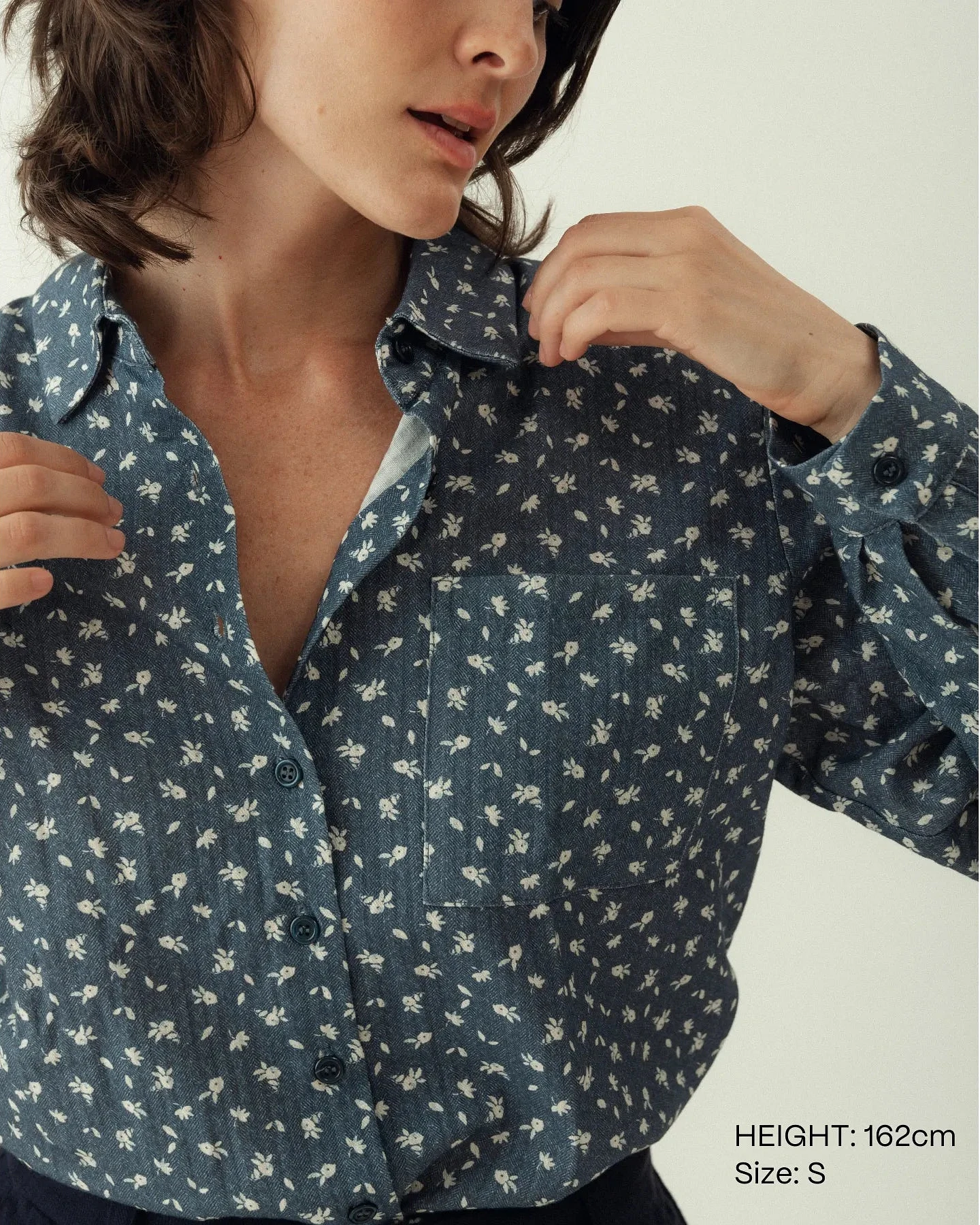 Clotsy Damen vegan Hemd Lara Floral Blau – Ansicht 2