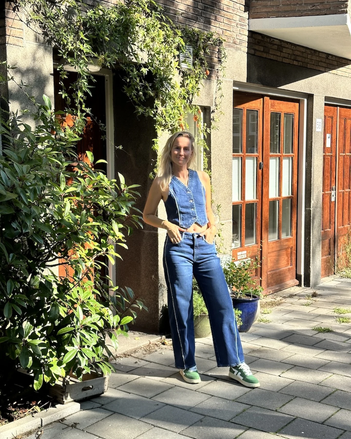 Dawn Damen vegan Weste Denim Astra Ausgefranst Dunkelblau – Ansicht 2