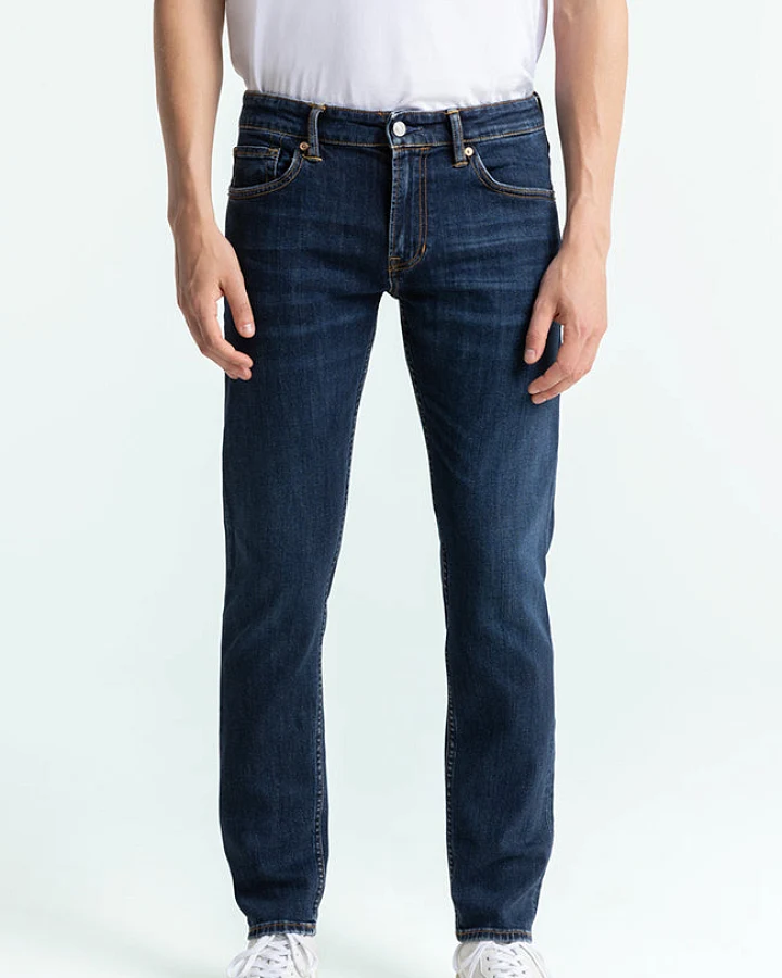 Kings of Indigo Herren vegan Jeans Charles Clean Medium Washed Dunkelblau