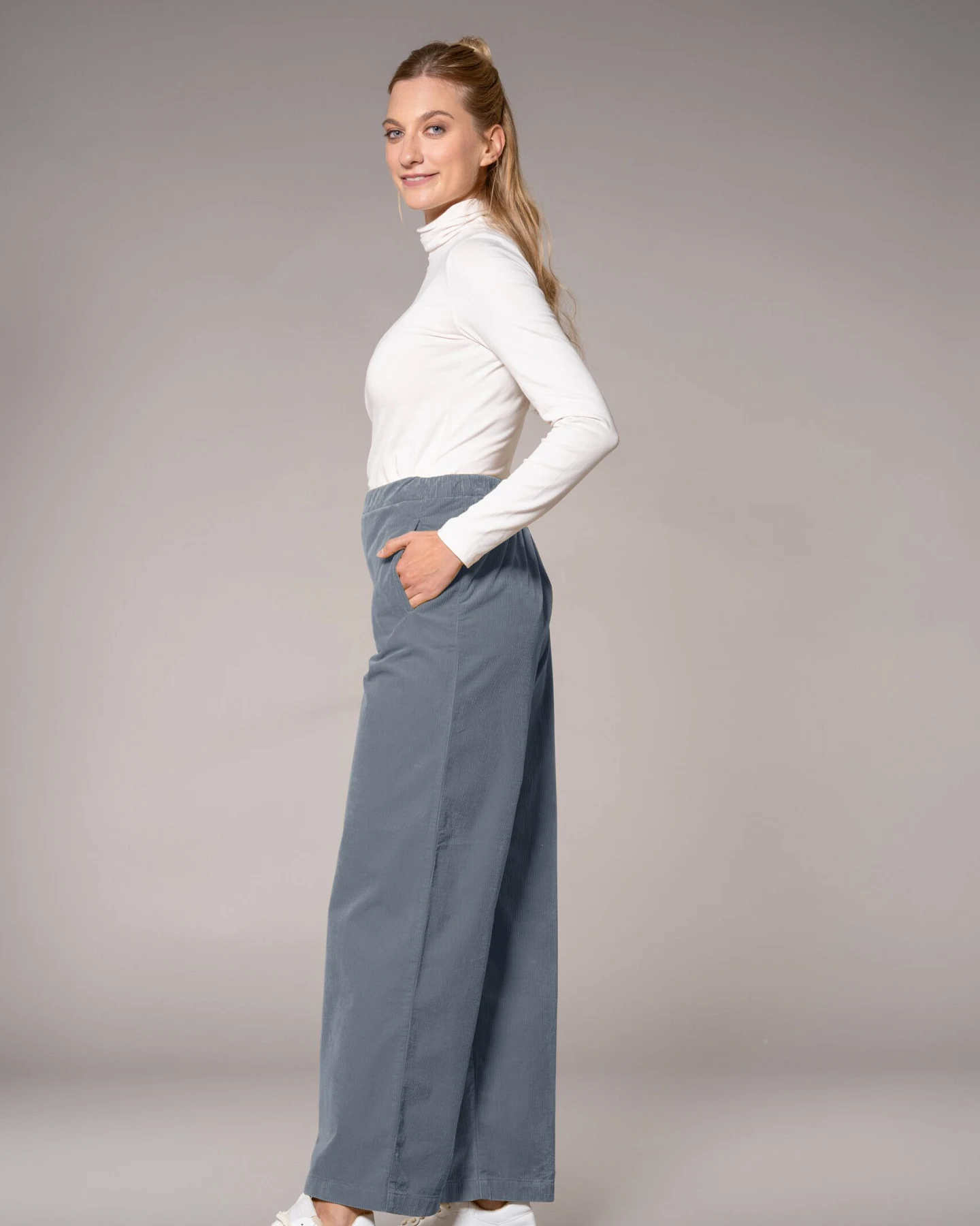 Feuervogl Damen vegan Hose Corduroy Mary Silber Grau – Ansicht 2