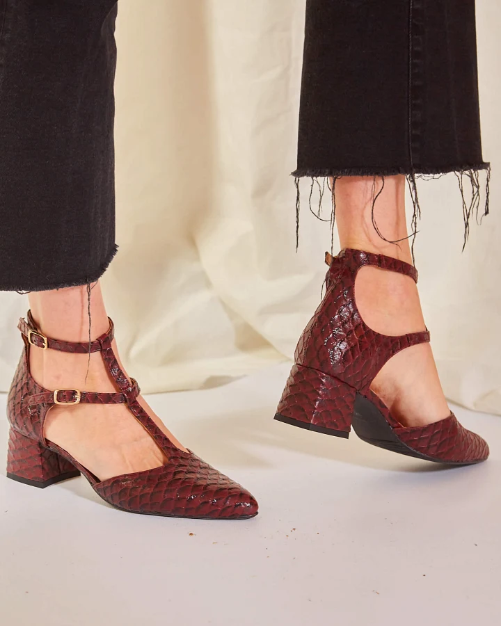 Momoc Damen vegan Pumps Schuppenmuster Burgund