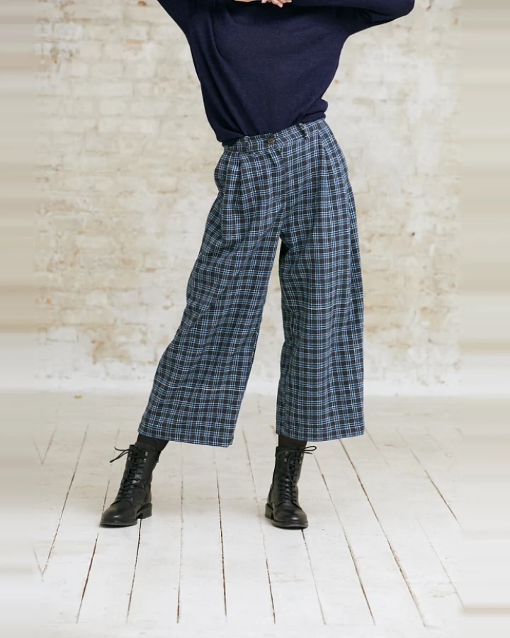 Jyoti - Fair Works Damen vegan Culotte AWAsi Karos Dunkelblau