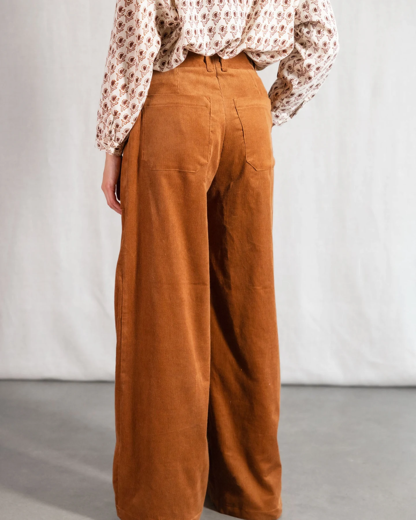 Jyoti - Fair Works Damen vegan Hose Santosh Cinnamon – Ansicht 2