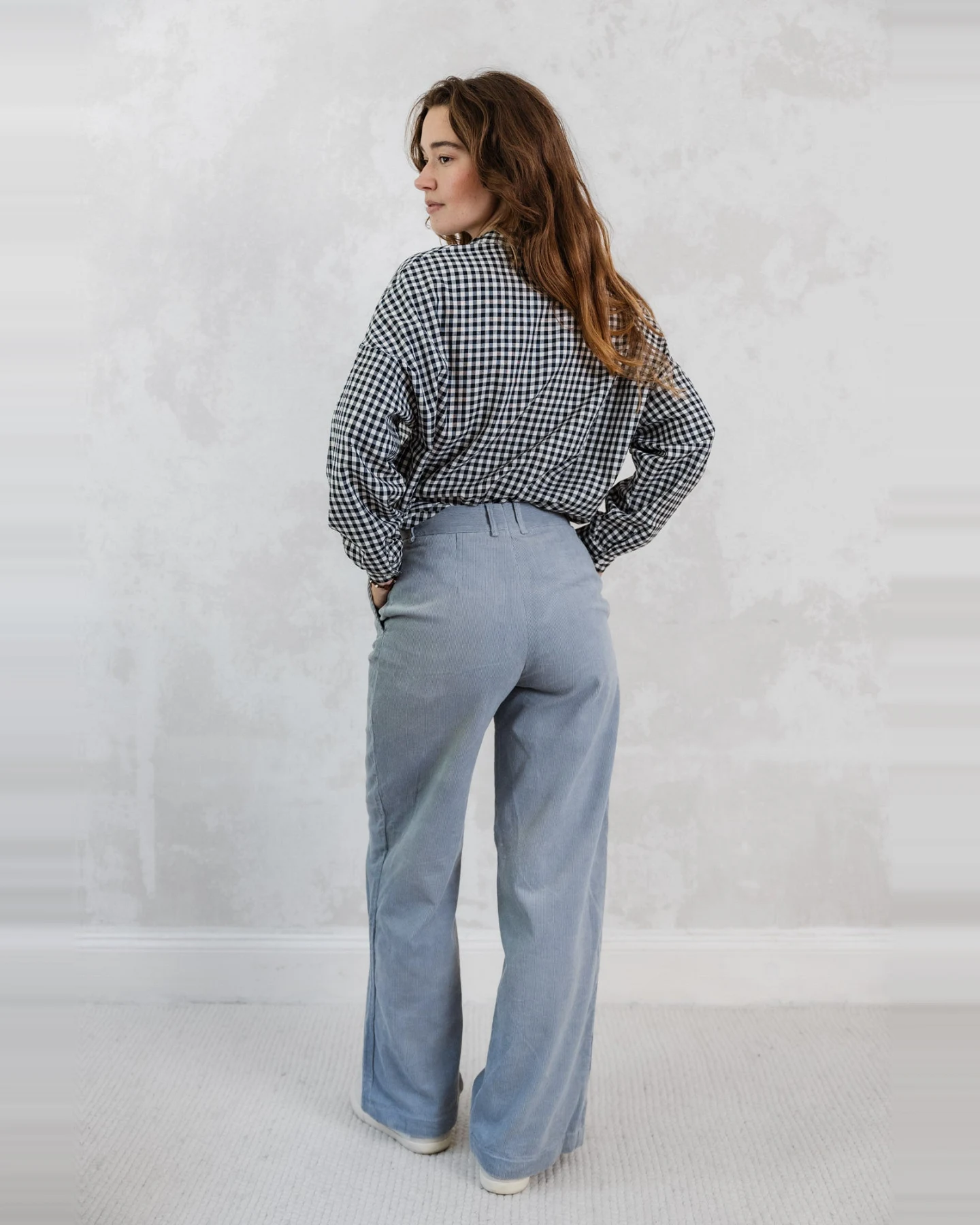 Jyoti Fair Works Damen vegan Hose Suhrutam Mist Grey/Blue – Ansicht 2