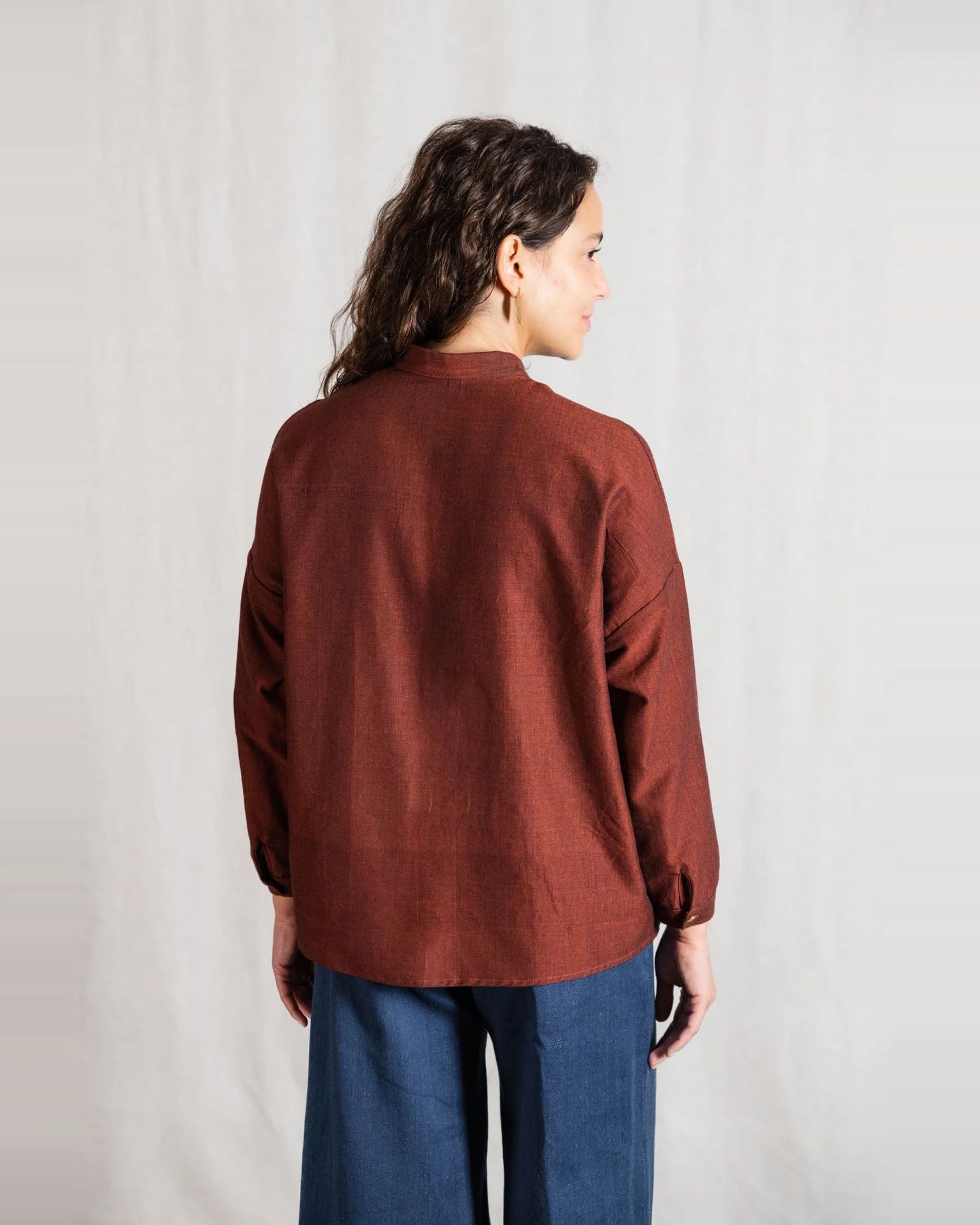Jyoti Fair Works Damen vegan Bluse Hawali Rum Rosinenbraun – Ansicht 2
