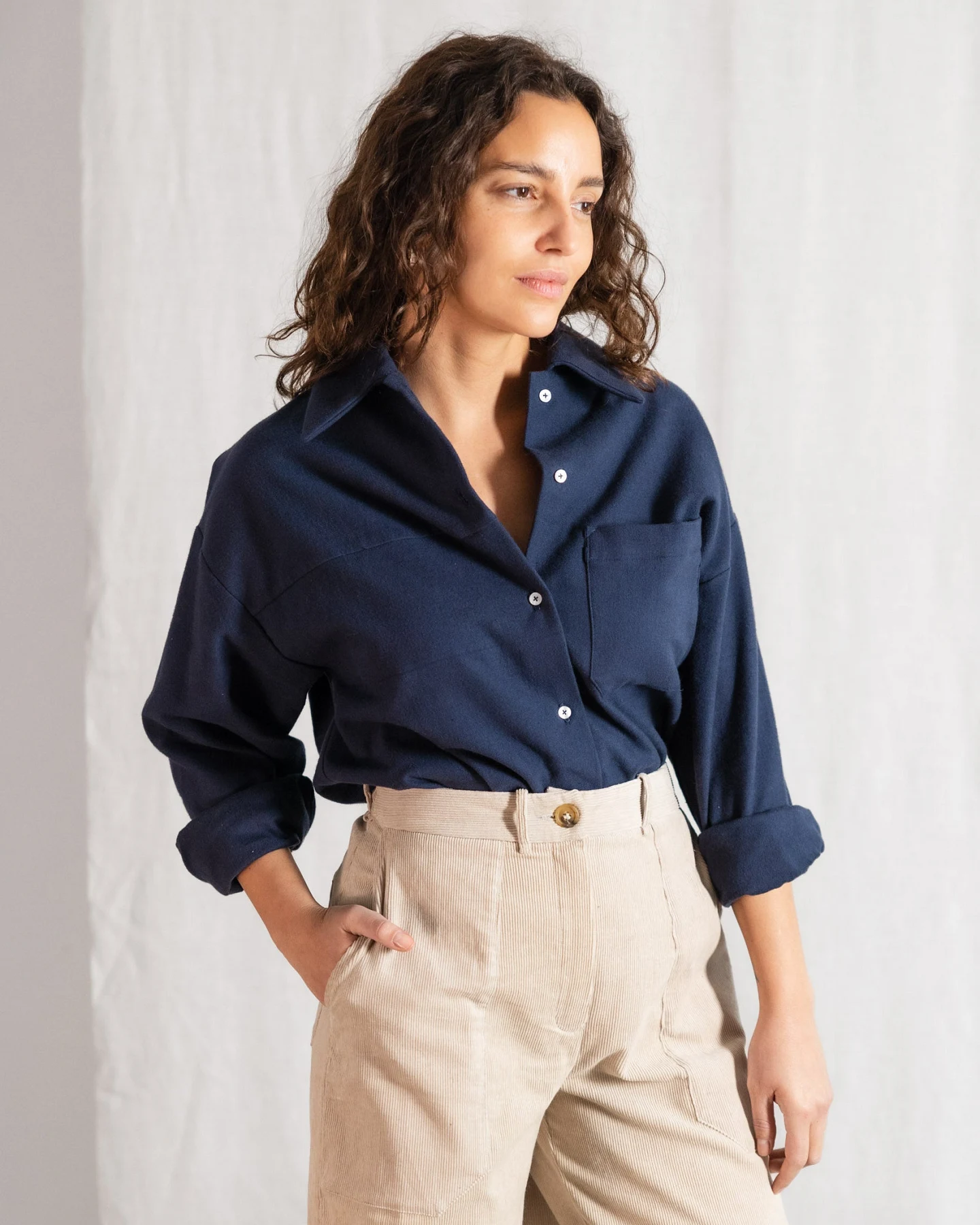 Jyoti Fair Works Damen vegan Hemd Ashrit Dunkelblau – Ansicht 2
