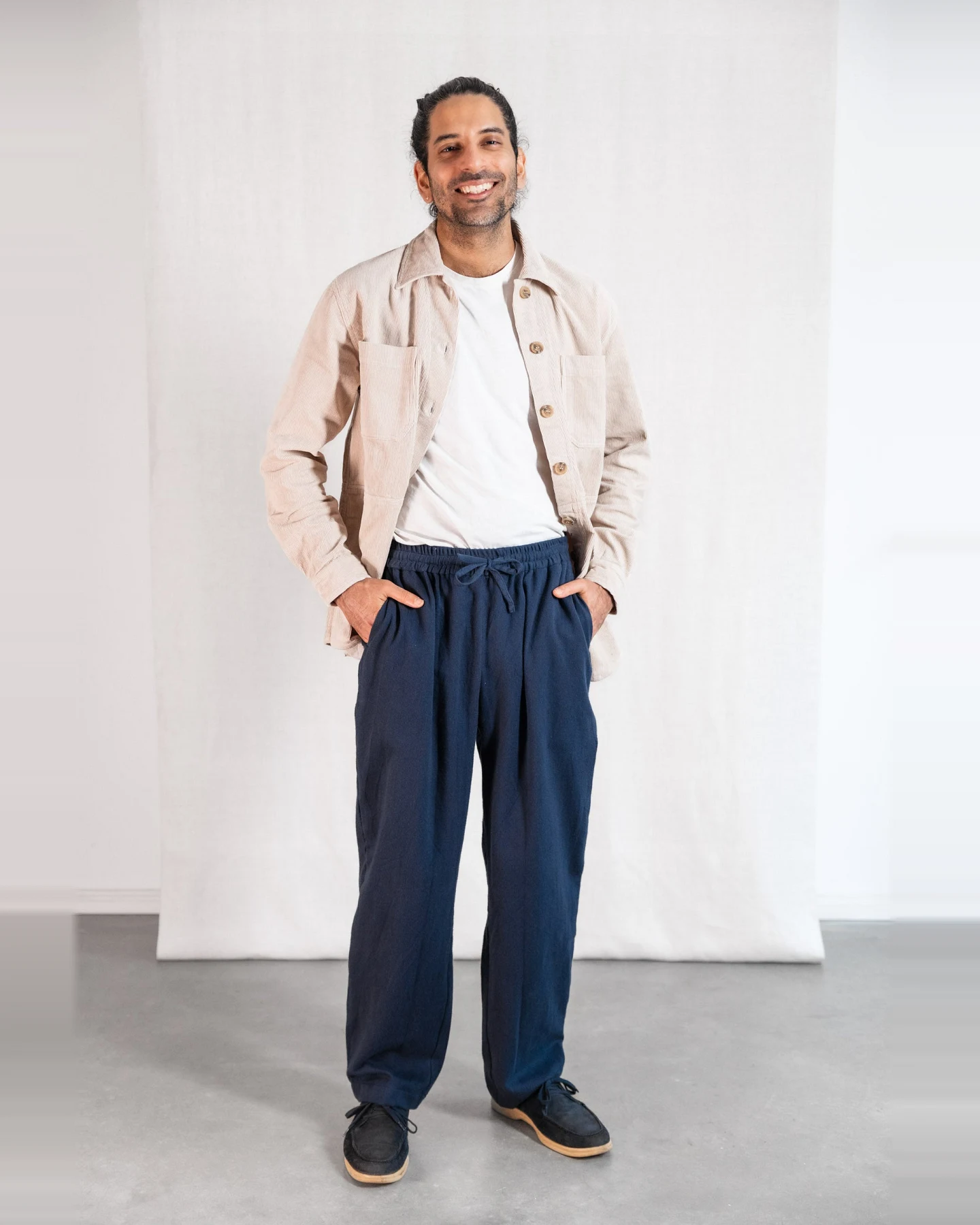 Jyoti - Fair Works Herren vegan Hose Jhan Dunkelblau – Ansicht 2