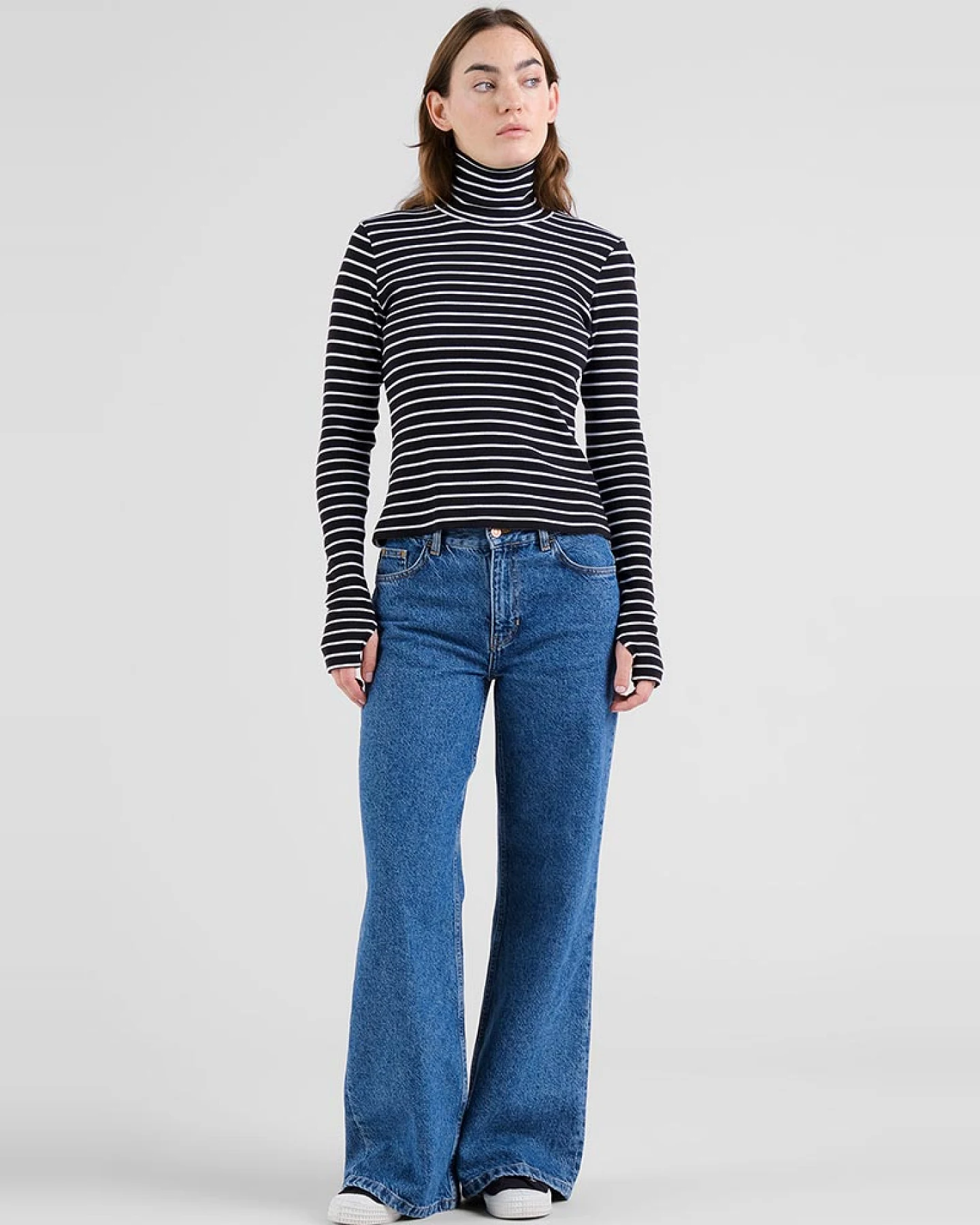 DEDICATED Damen vegan Rollkragenpullover Malma Gestreift Schwarz/Weiß – Ansicht 2