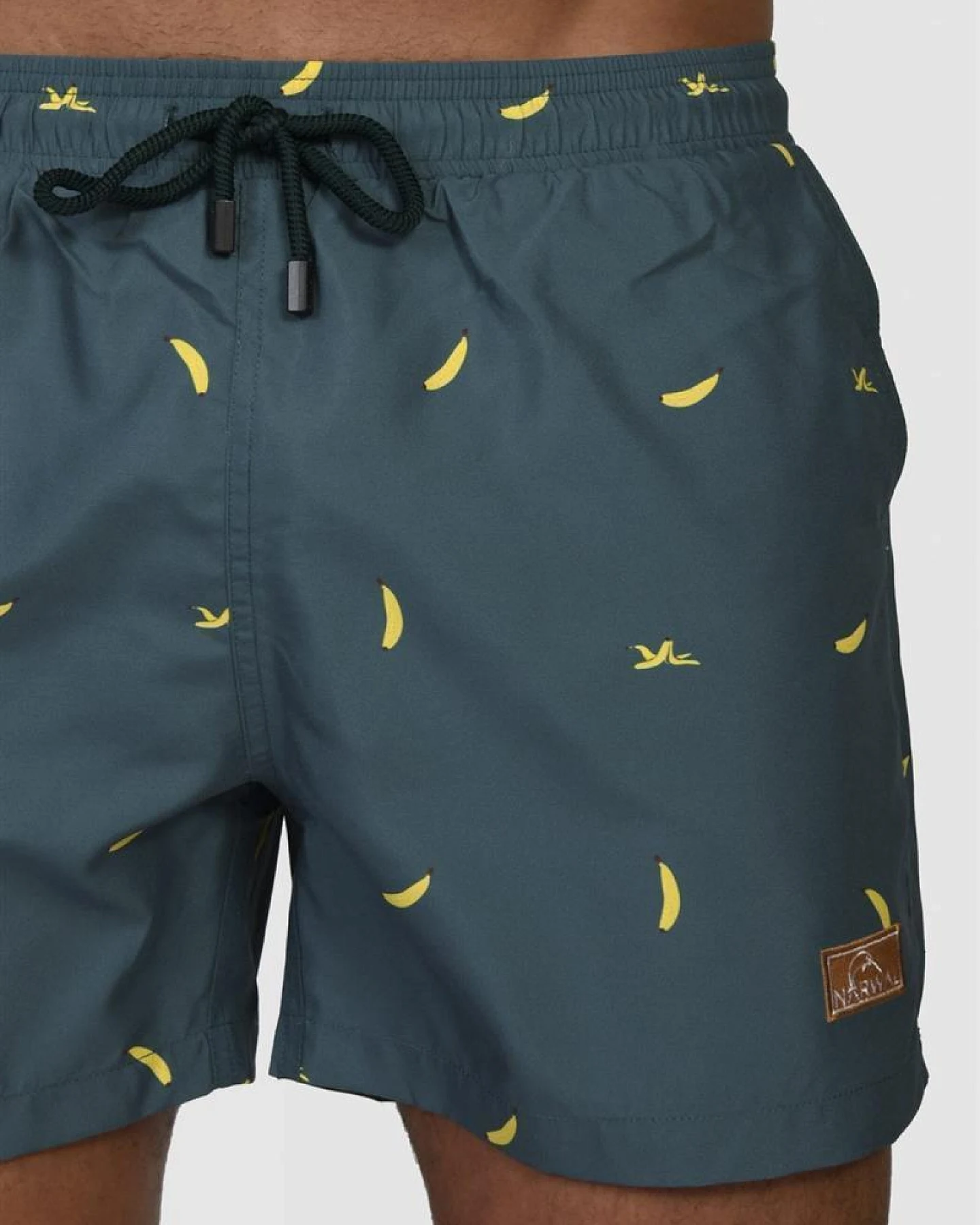 Narwal Herren vegan Badeshorts Banana Print Dunkelgrün – Ansicht 2