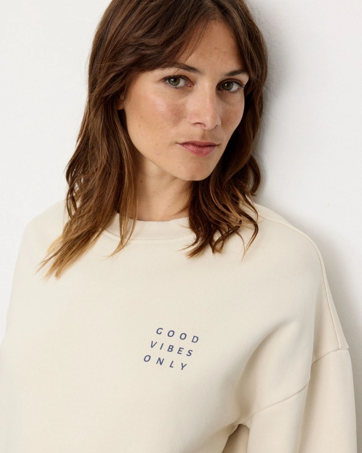 Sweatshirt Nerine Good Vibes Off White – Ansicht 4