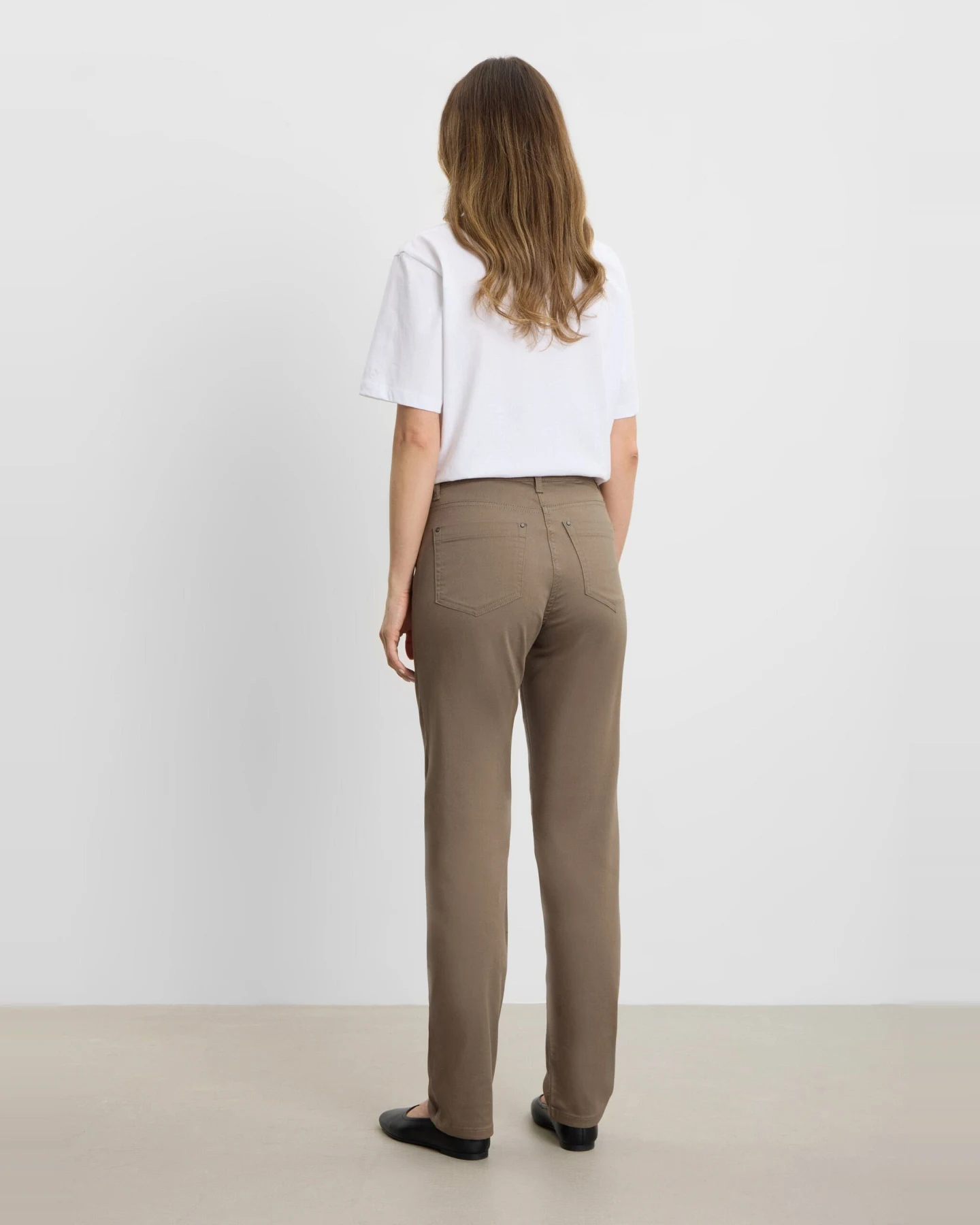 LAURIE Damen vegan Hose Charlotte Regular Mittellang Sika Beige – Ansicht 2