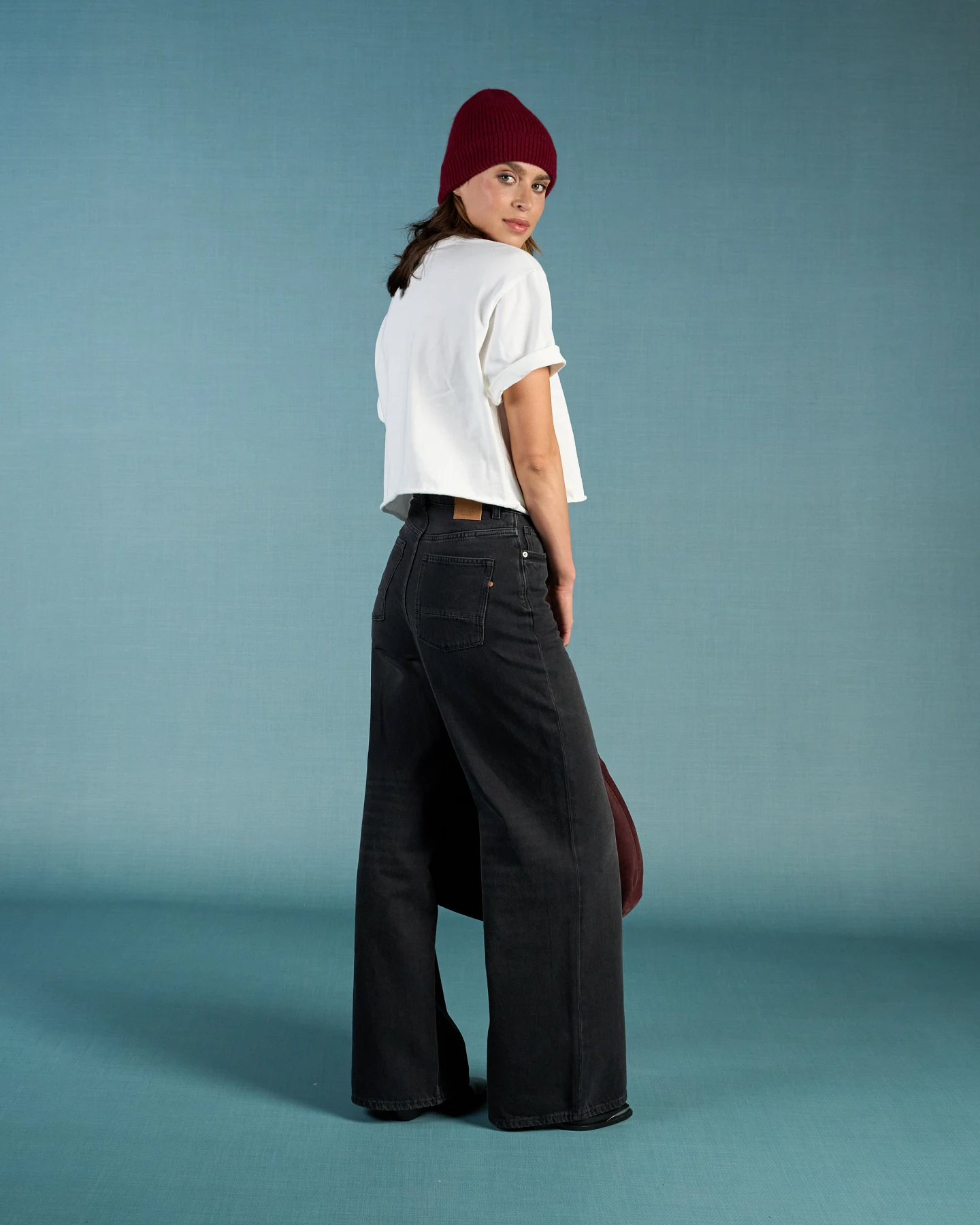 Kuyichi Damen vegan Jeans Flare Harper Smoky Noir – Ansicht 2