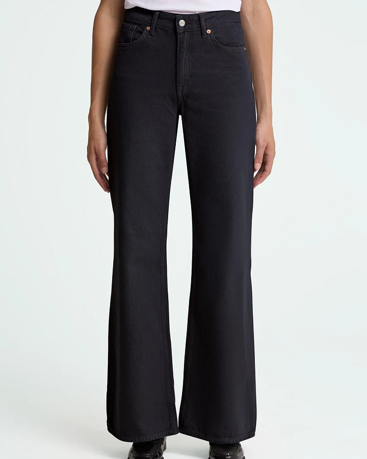 Kings of Indigo Damen vegan Jeans Flare Jane Holo Washed Schwarz