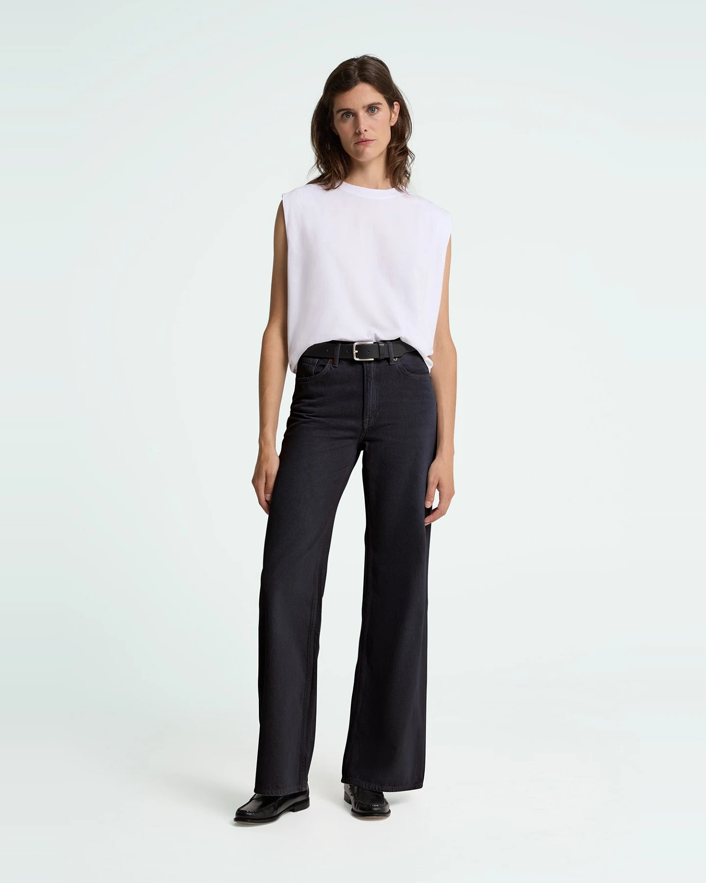 Kings of Indigo Damen vegan Jeans Flare Jane Holo Washed Schwarz – Ansicht 2