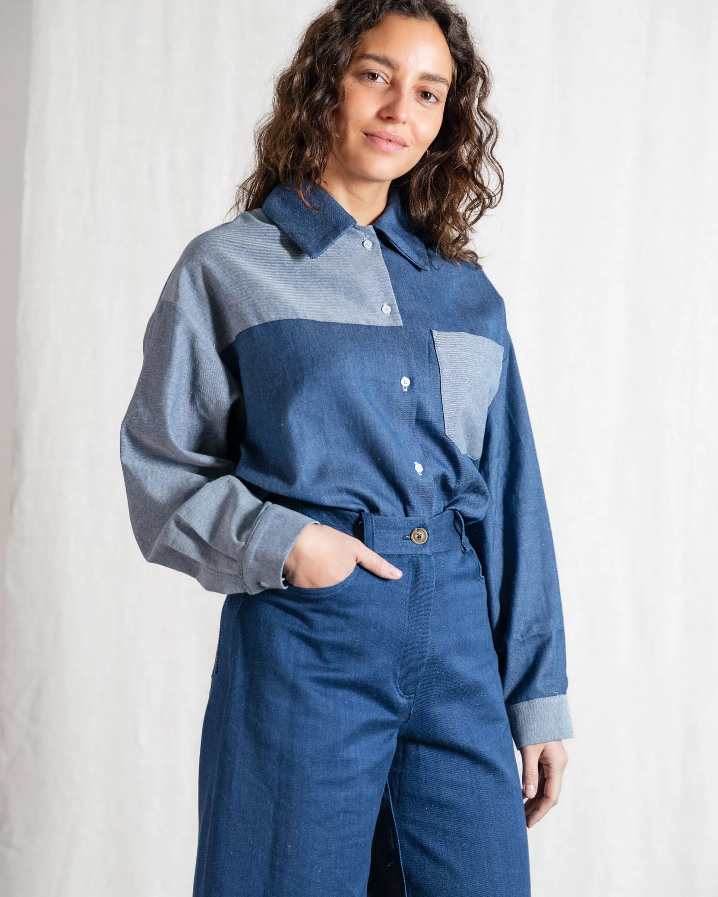 Jyoti - Fair Works Damen vegan Hemd Langärmelig Ashrit Blau – Ansicht 2