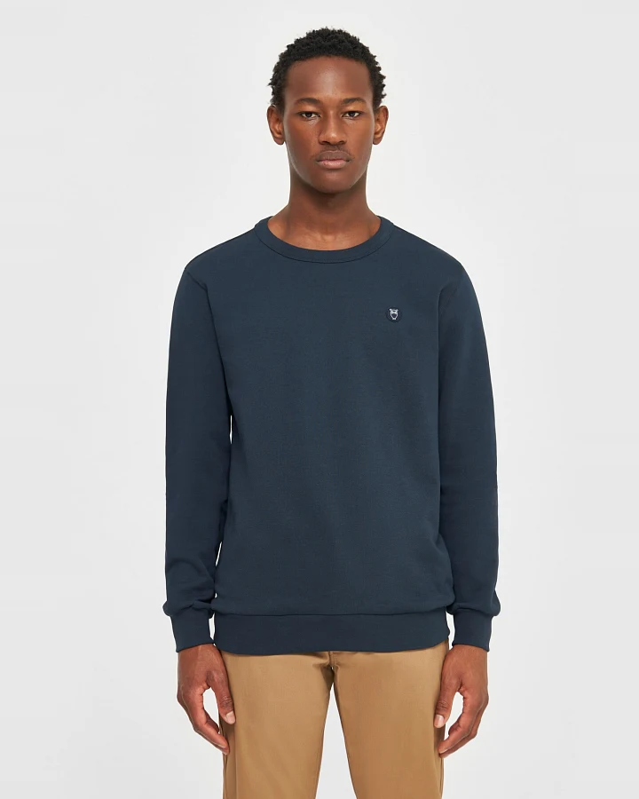 KnowledgeCotton Apparel Herren vegan Sweatshirt Basic Abzeichen Total Eclipse Navy