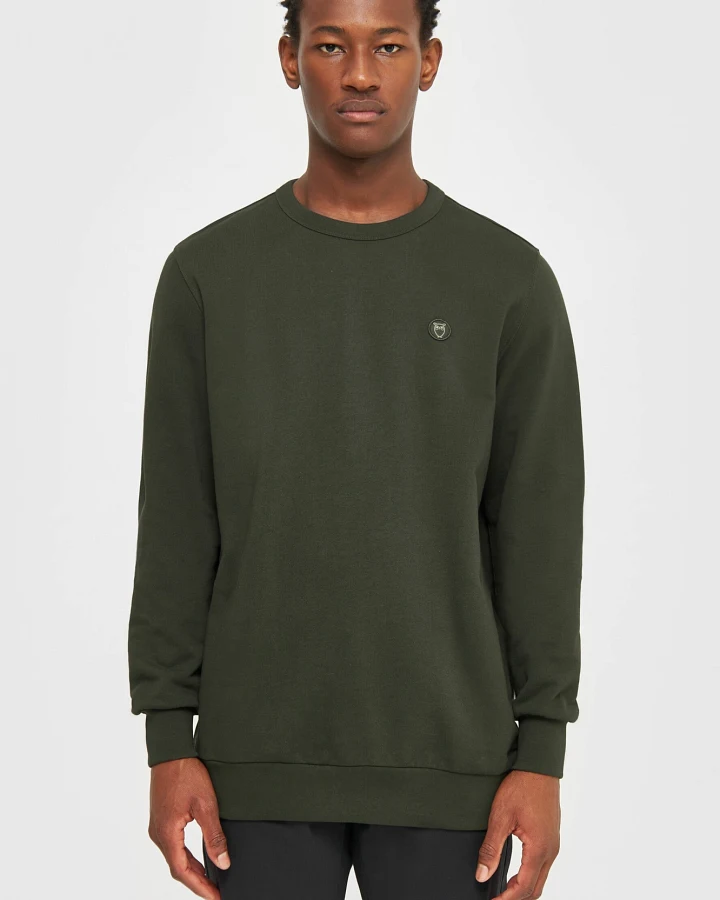 KnowledgeCotton Apparel Herren vegan Sweatshirt Basic Abzeichen Forrest Nachtgrün