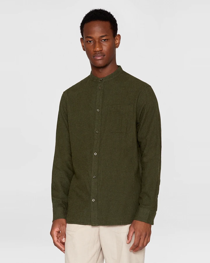KnowledgeCotton Apparel Herren vegan Hemd Stehkragen Regular Melange Forrest Night Green