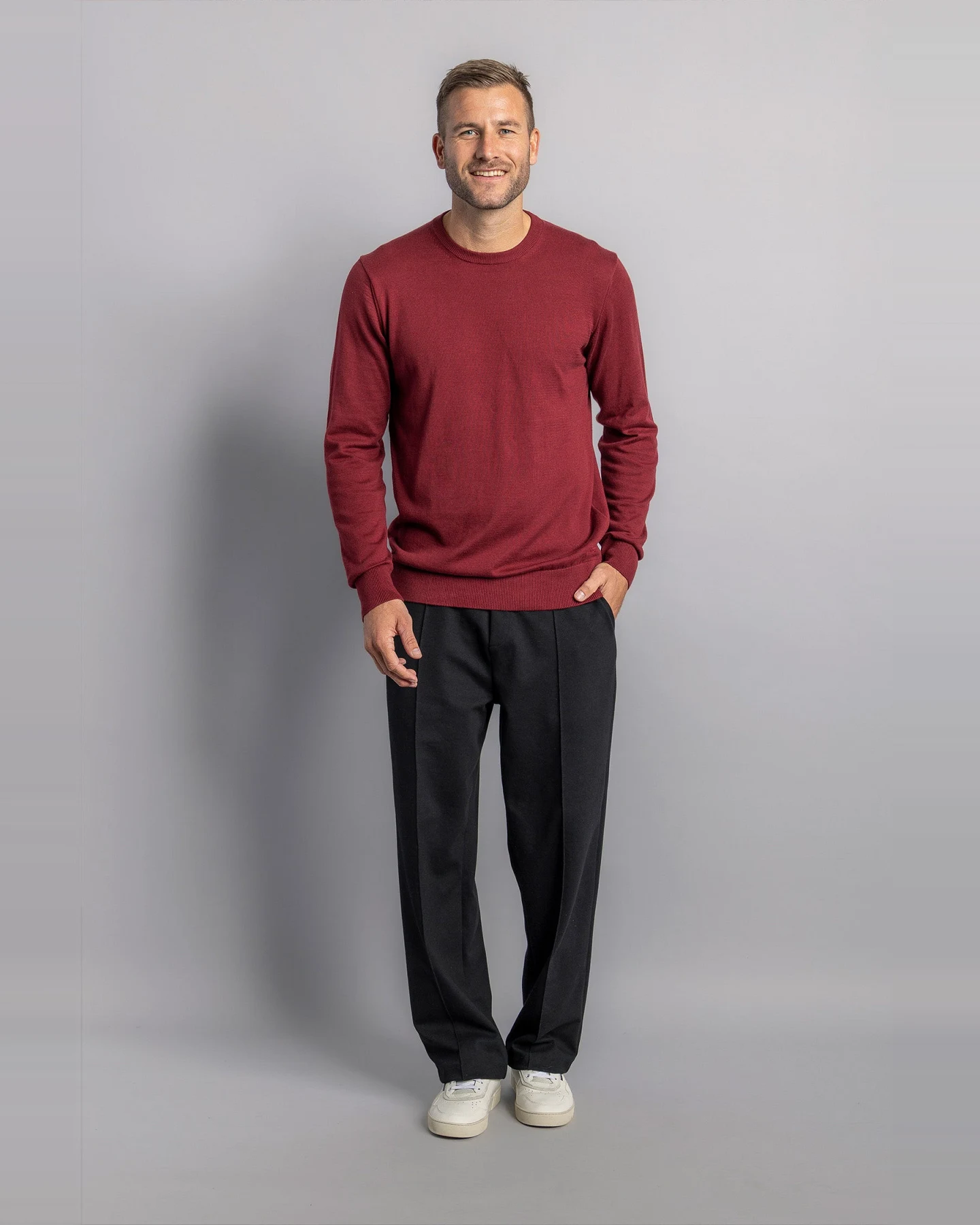 DIRTS Herren vegan Strickpullover Klassischer Rundhalsausschnitt Royal Burgundy – Ansicht 2