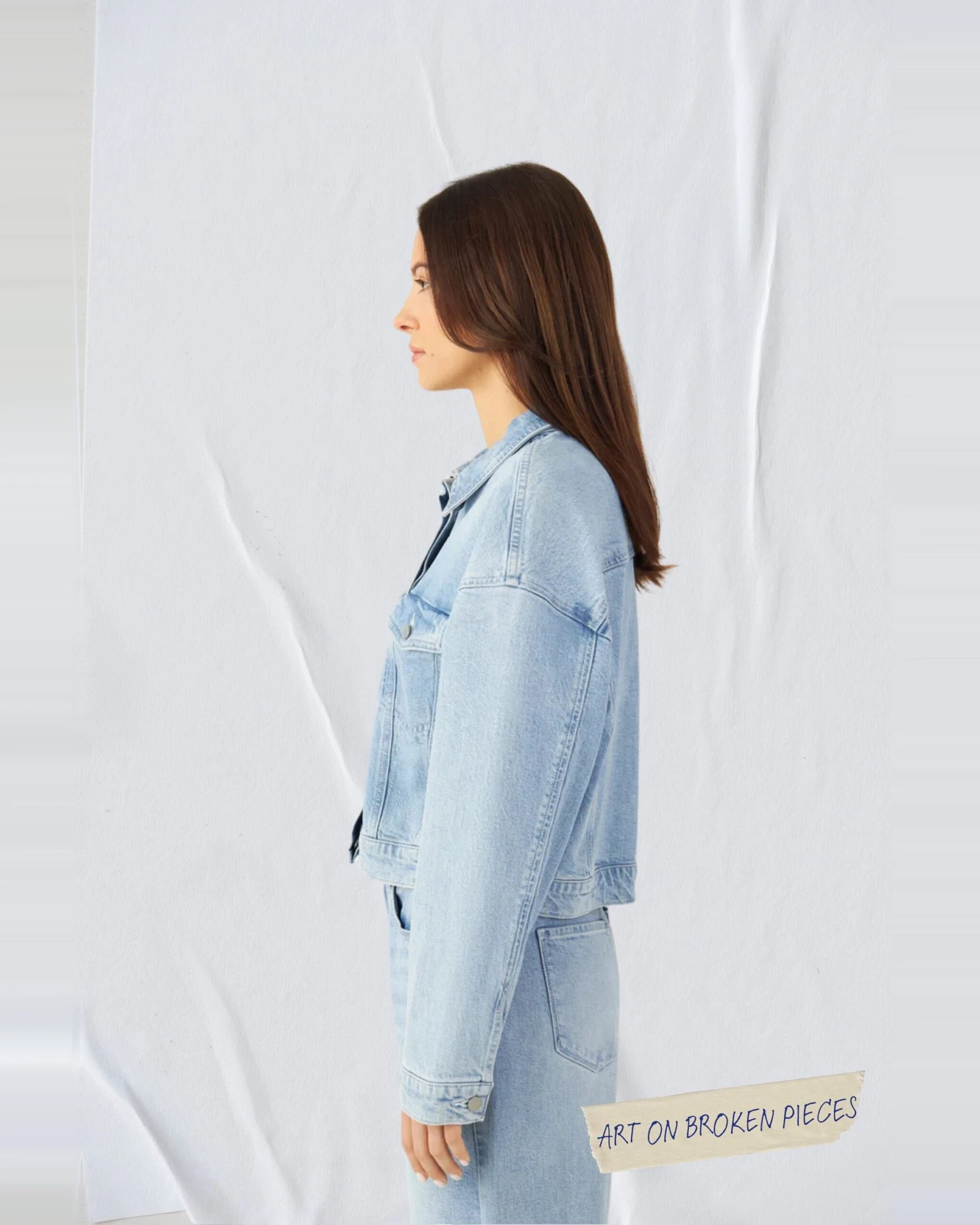 Dawn Damen vegan Denim Jacket Boxy Amara Art On Broken Pieces Hellblau – Ansicht 2